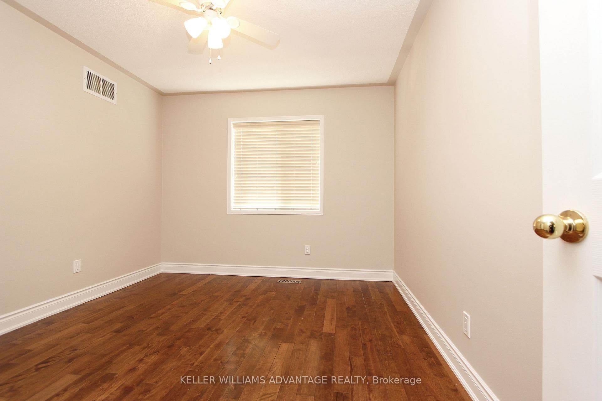15 Robert Attersley Drive Unit Main & Upper photo 15