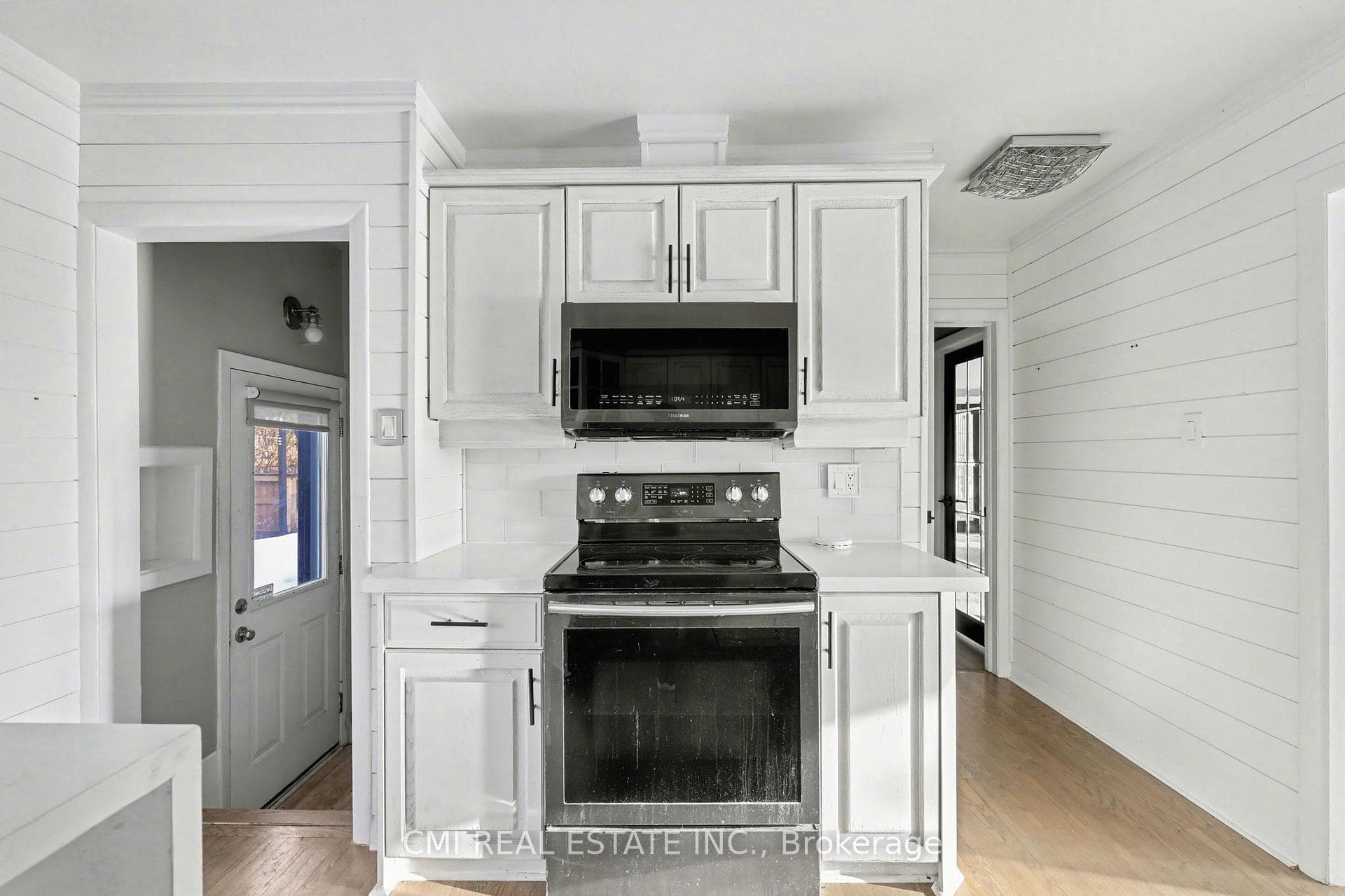 645 Riverside Drive photo 12