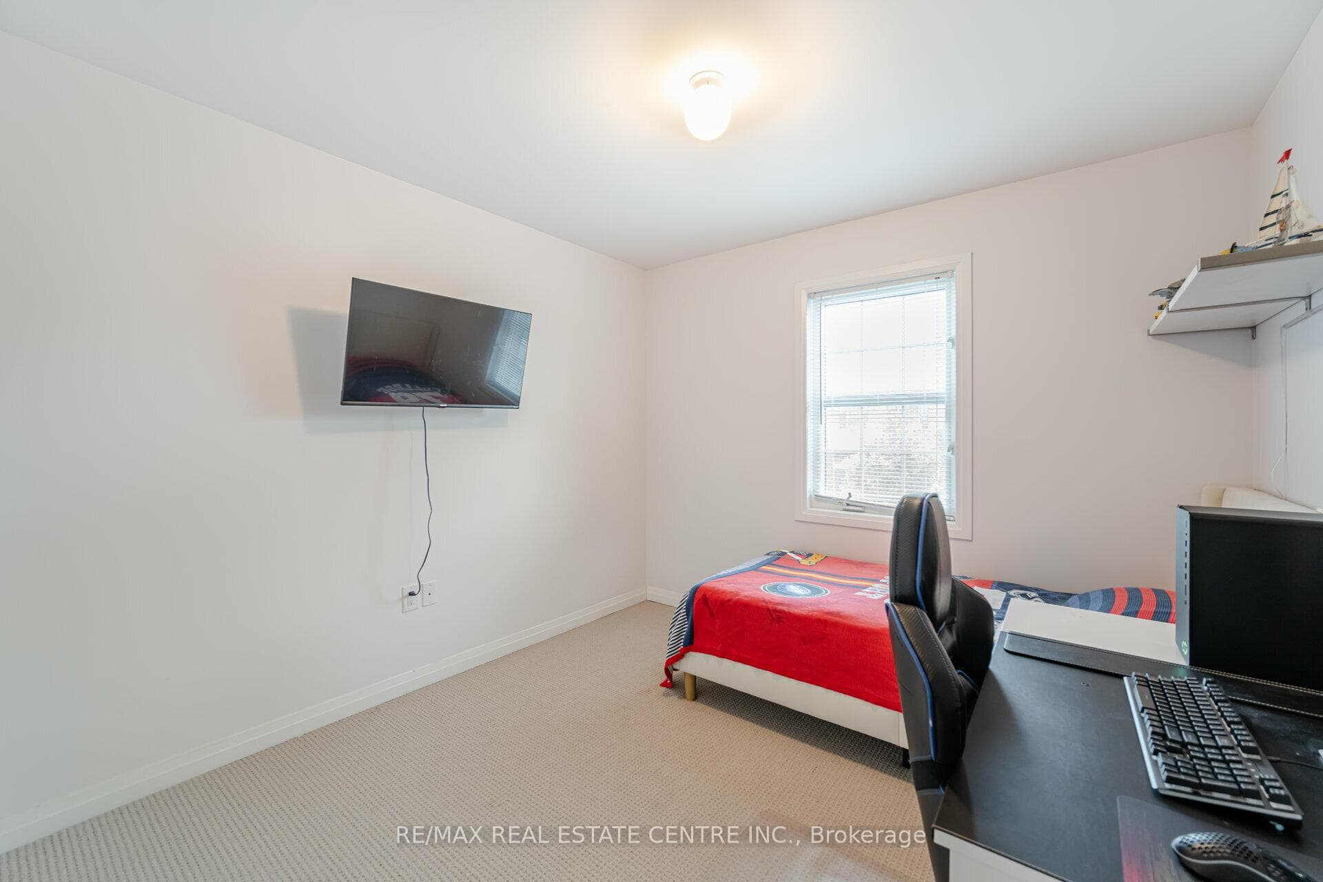 59 Henry Crescent photo 27