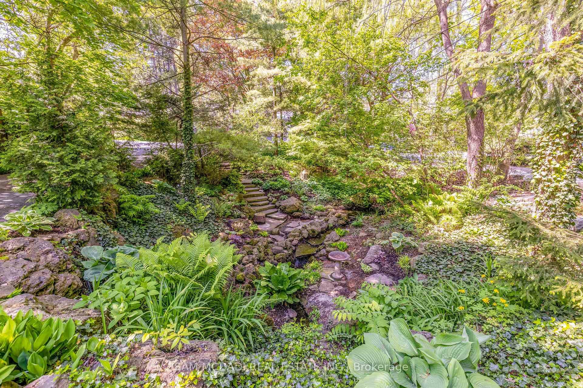 1273 Queen Victoria Avenue photo 45