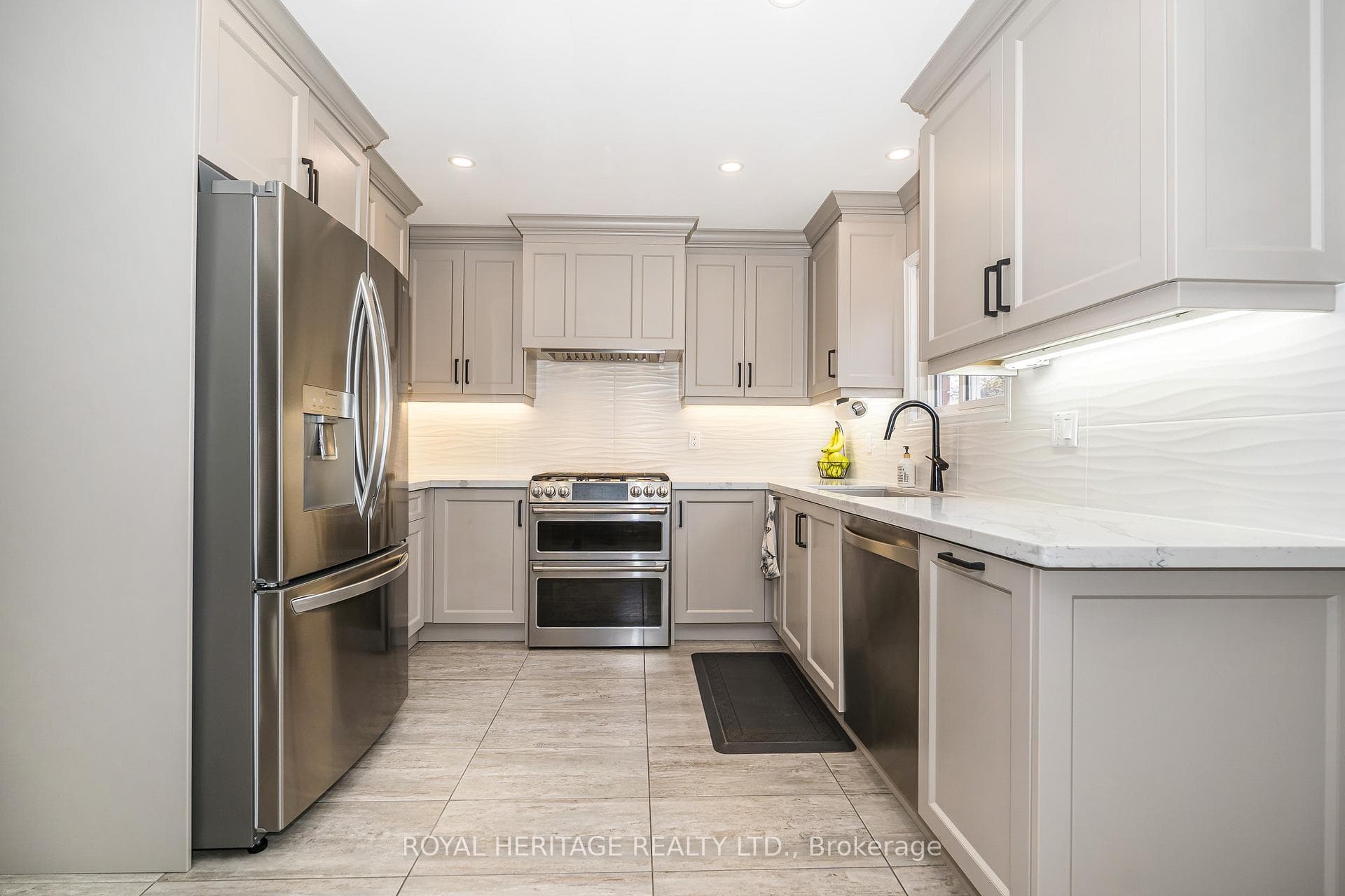 525 Sundown Crescent photo 10