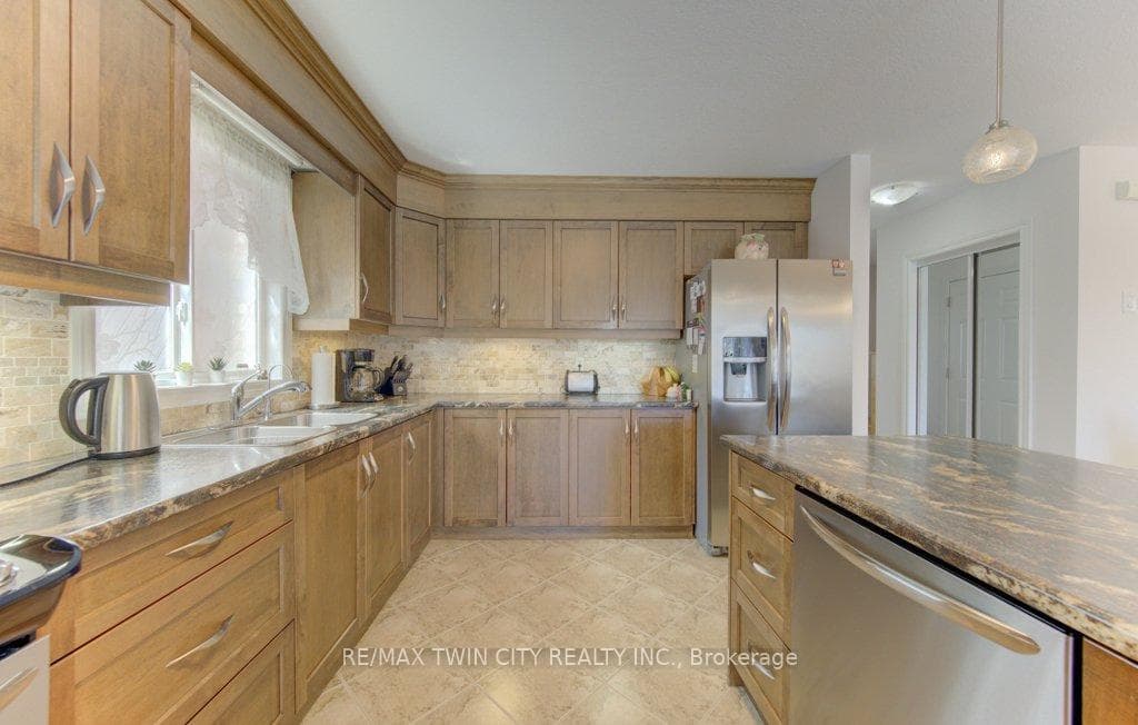 11 Frey Crescent photo 12