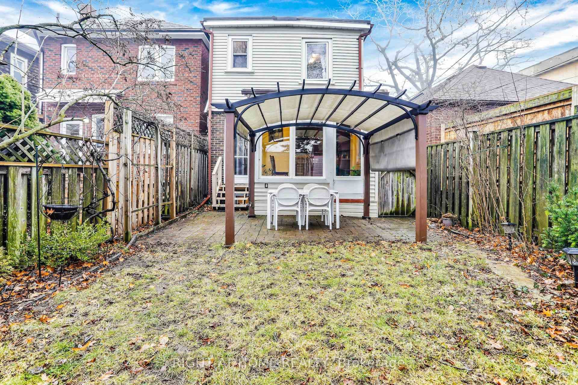 116 Blantyre Avenue photo 39