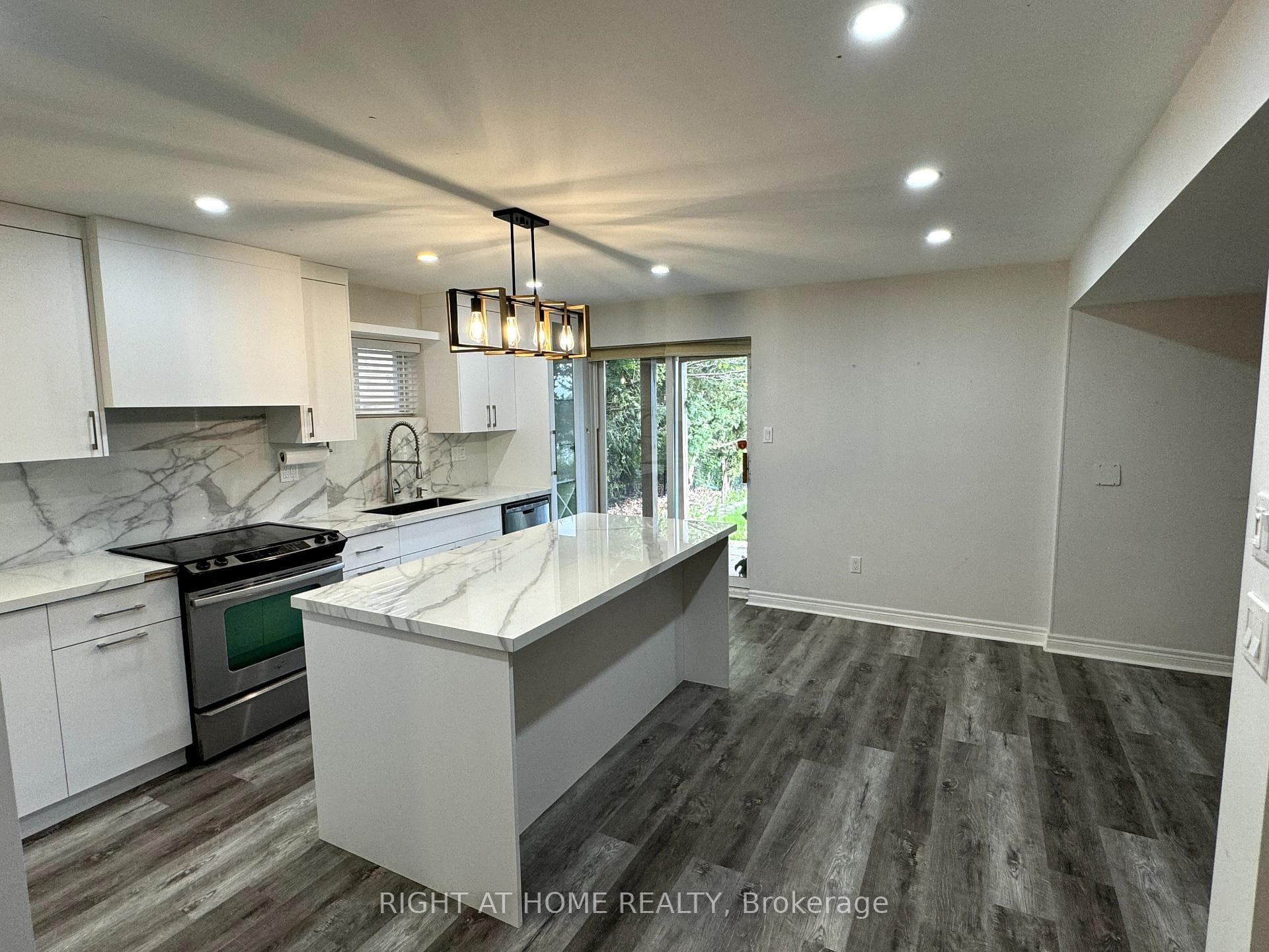 738 Stonehaven Avenue Unit Bsmt photo 3