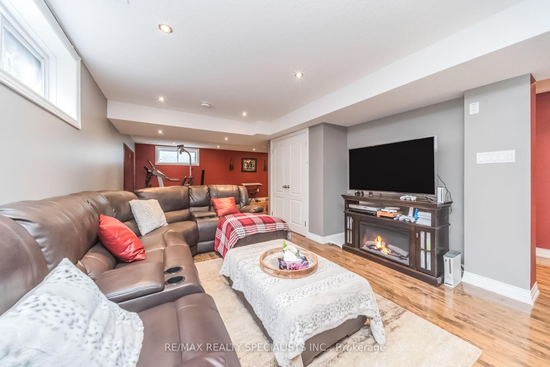 77 McMaster Road photo 39