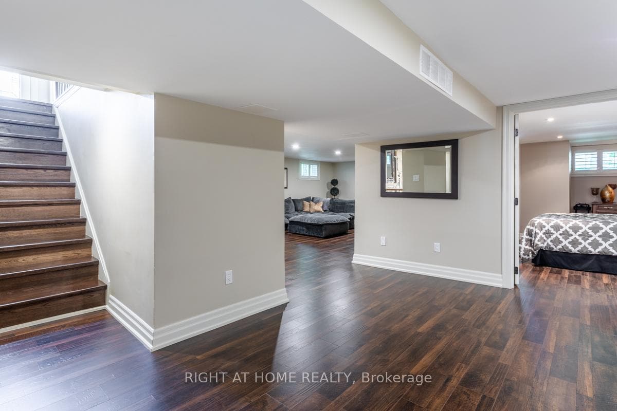 574 Oneida Drive photo 20