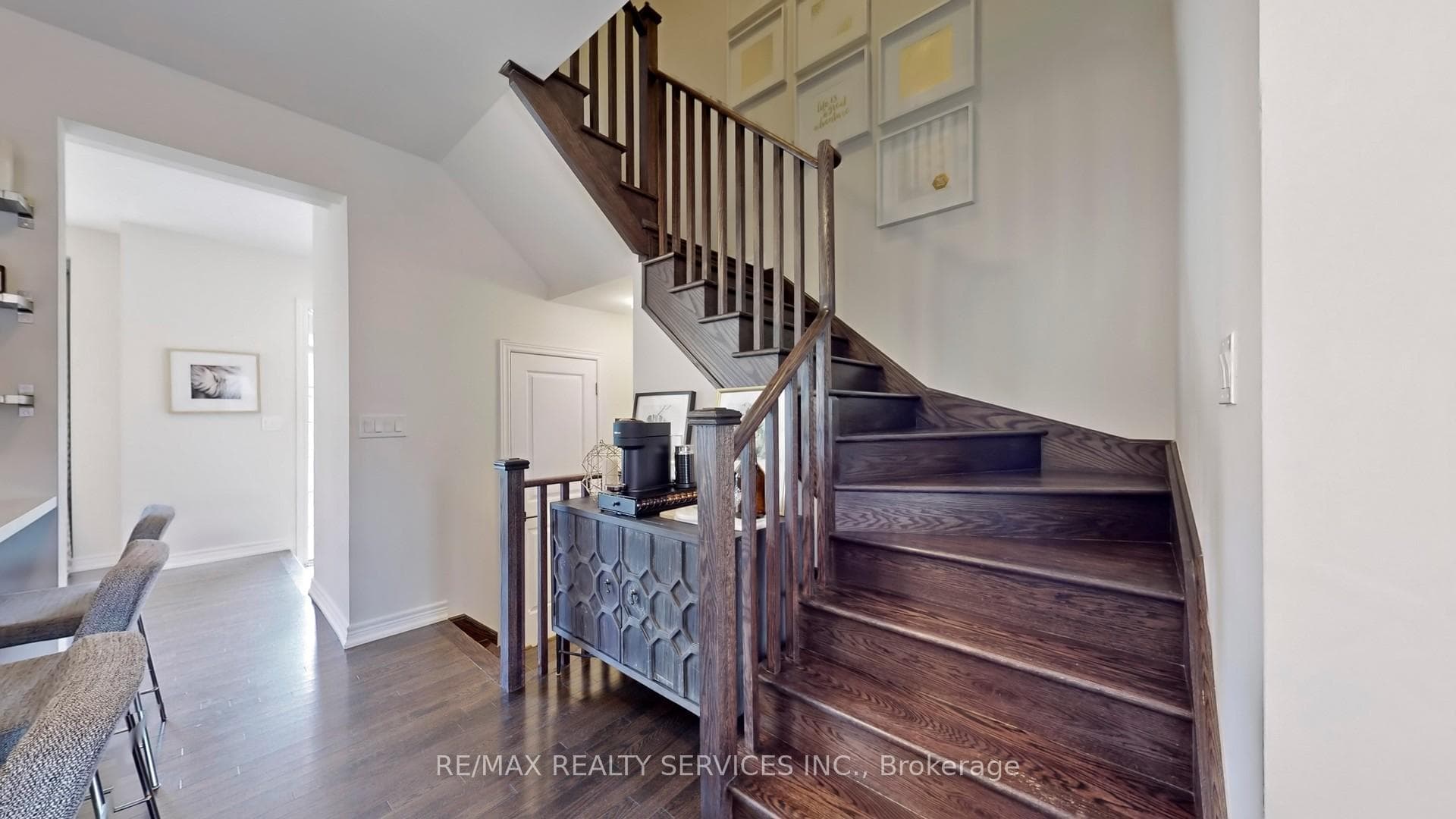 256 Inspire Boulevard photo 18