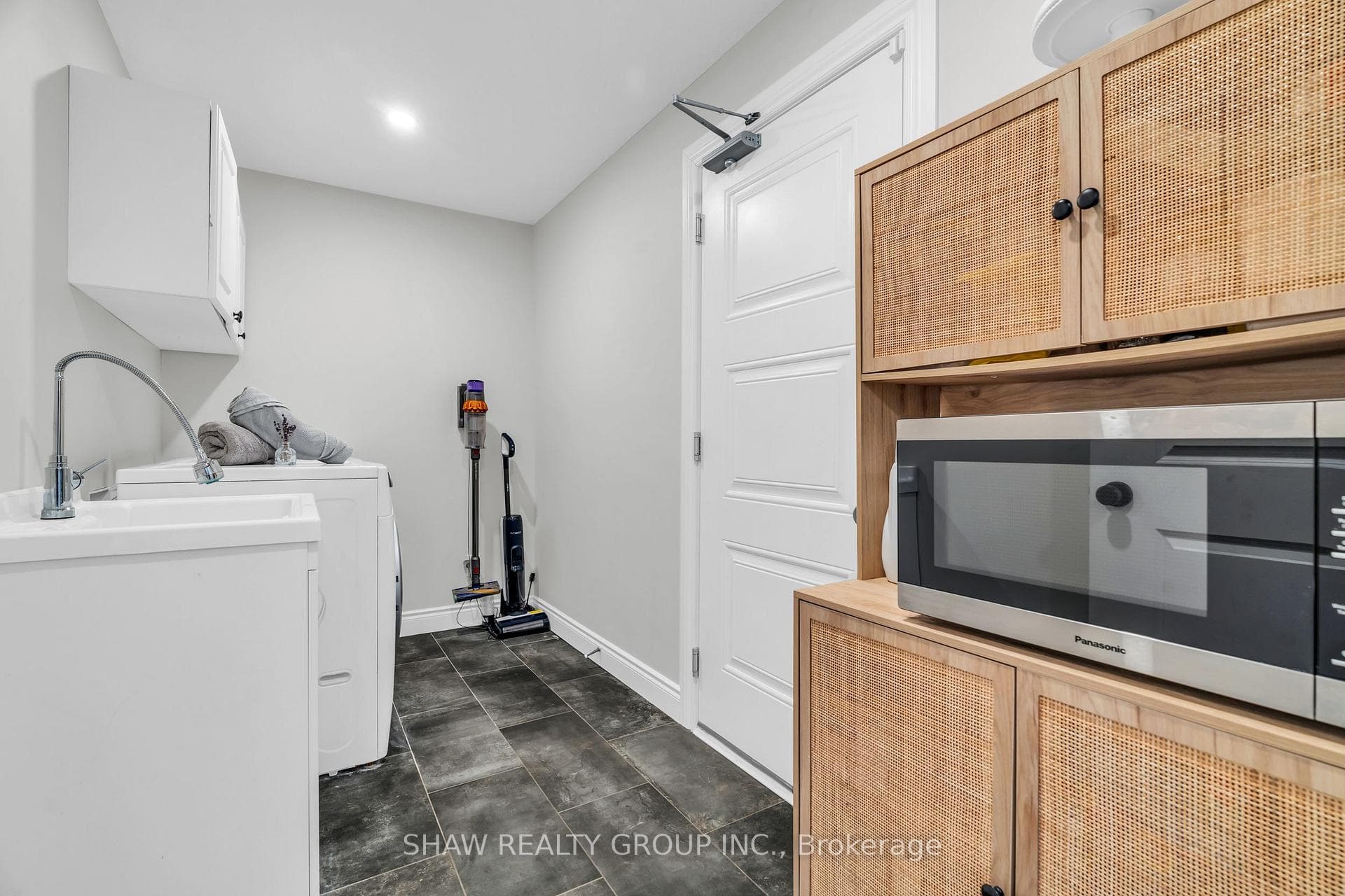 9 Highland Crescent photo 24