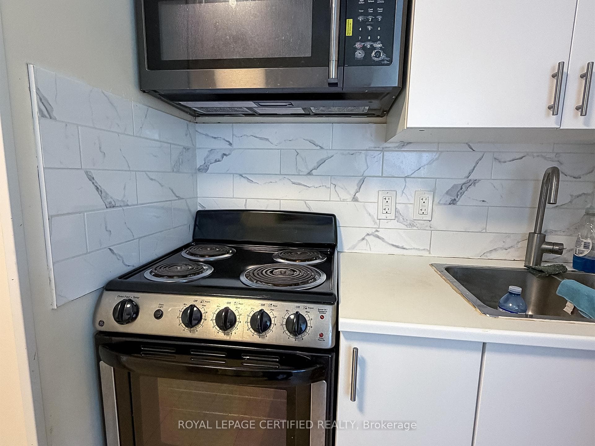 148 Belgravia Avenue Unit Upper photo 12