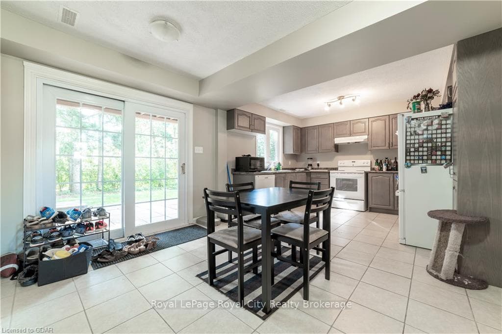 574 WILLOW Road Unit Lower photo 6