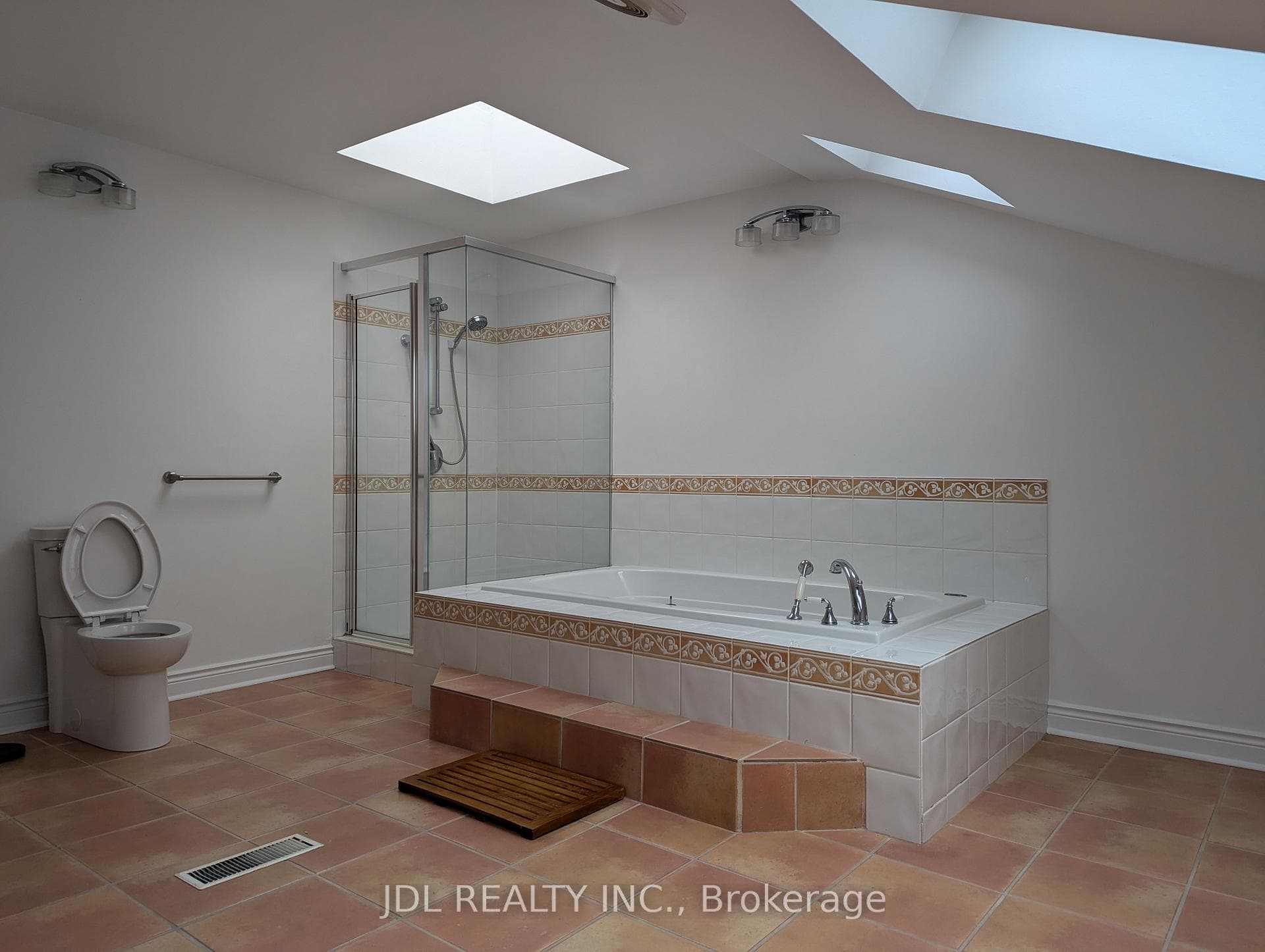 34 shaftesbury Avenue photo 8