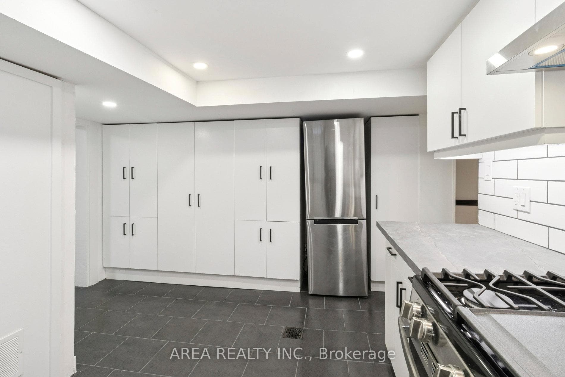 497 Ossington Avenue photo 35
