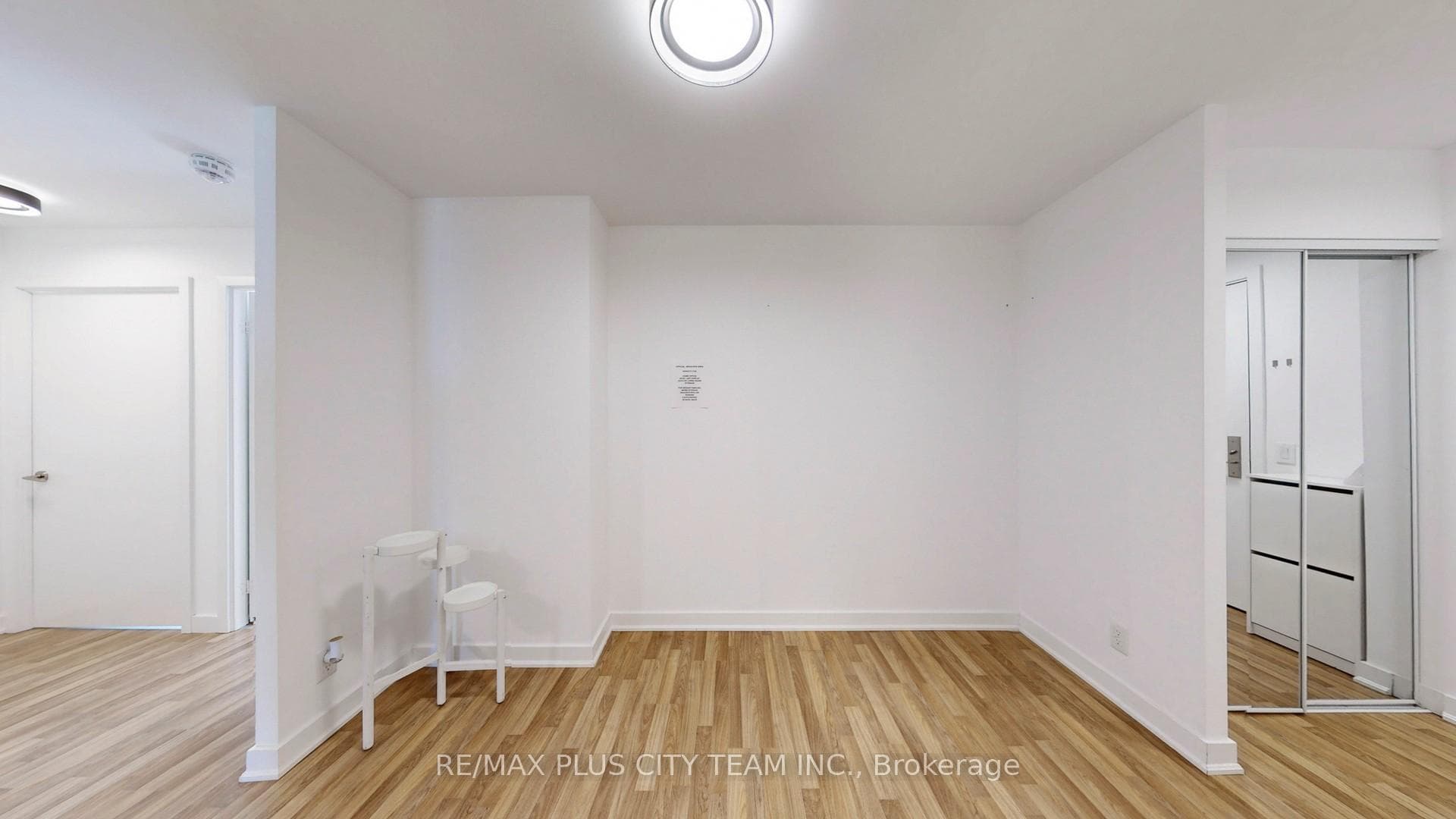 120 Parliament Street Unit 413 photo 18