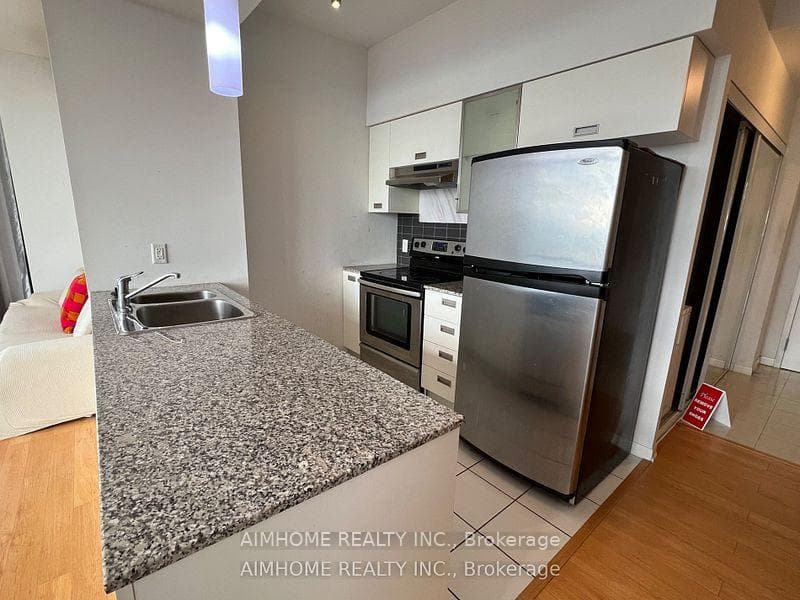 38 Grenville Street Unit 3902 photo 5