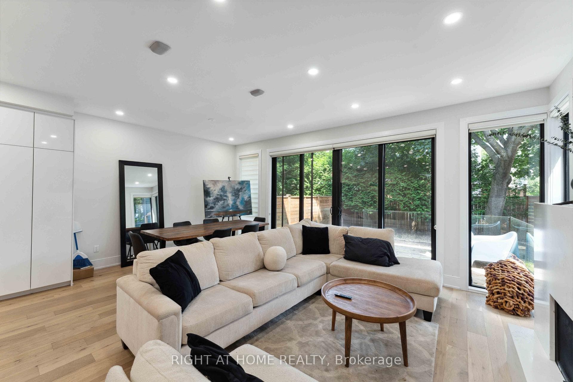 187 Carleton Avenue photo 12