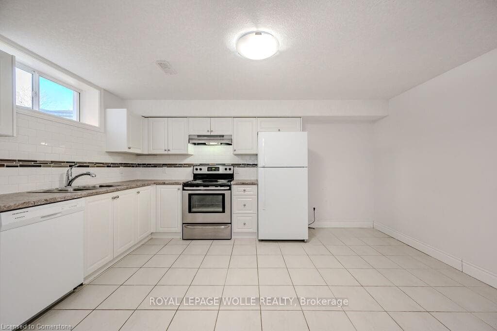 286 Carriage Way Unit B photo 13
