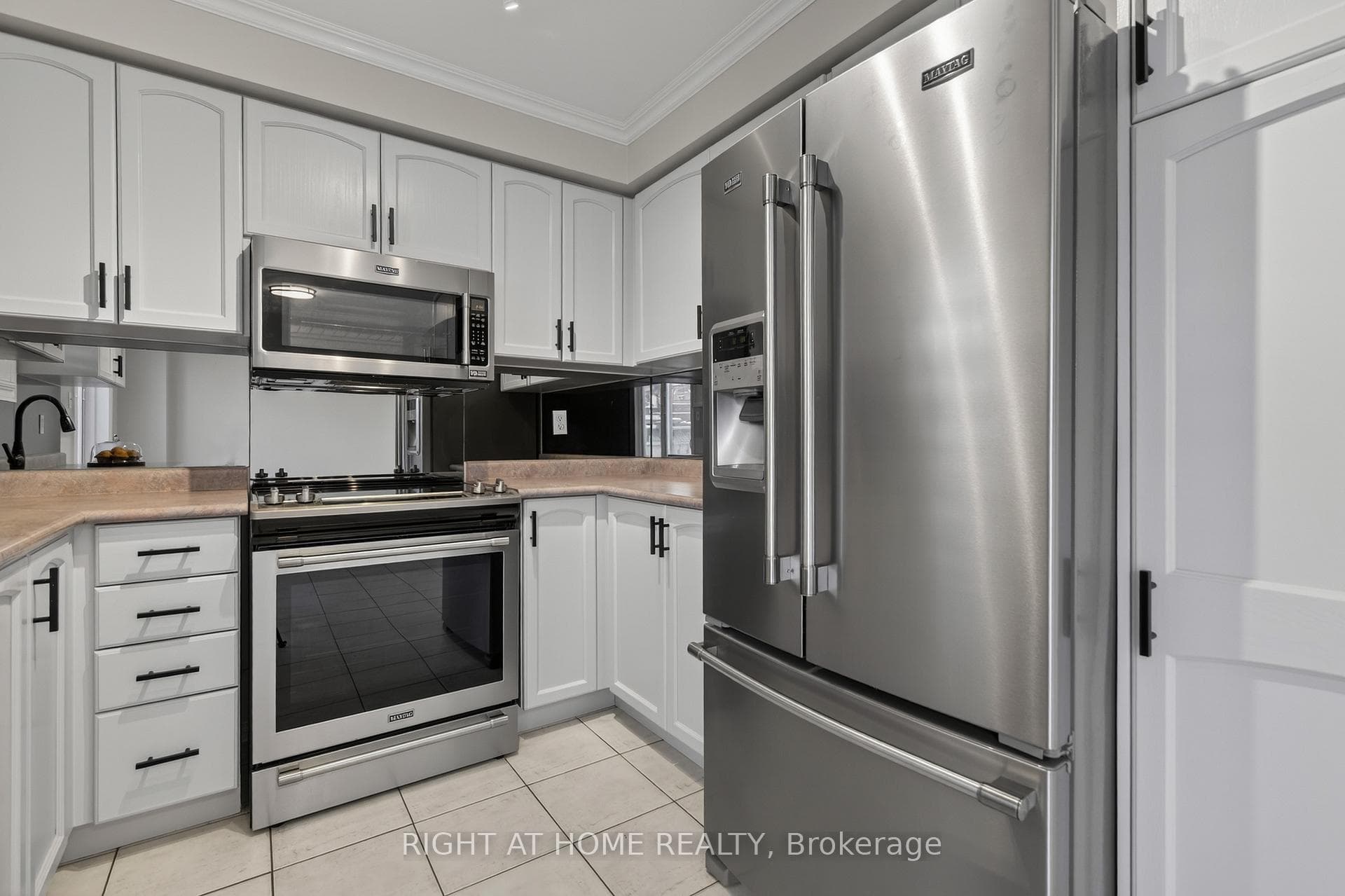 42 DRAKE Drive photo 22
