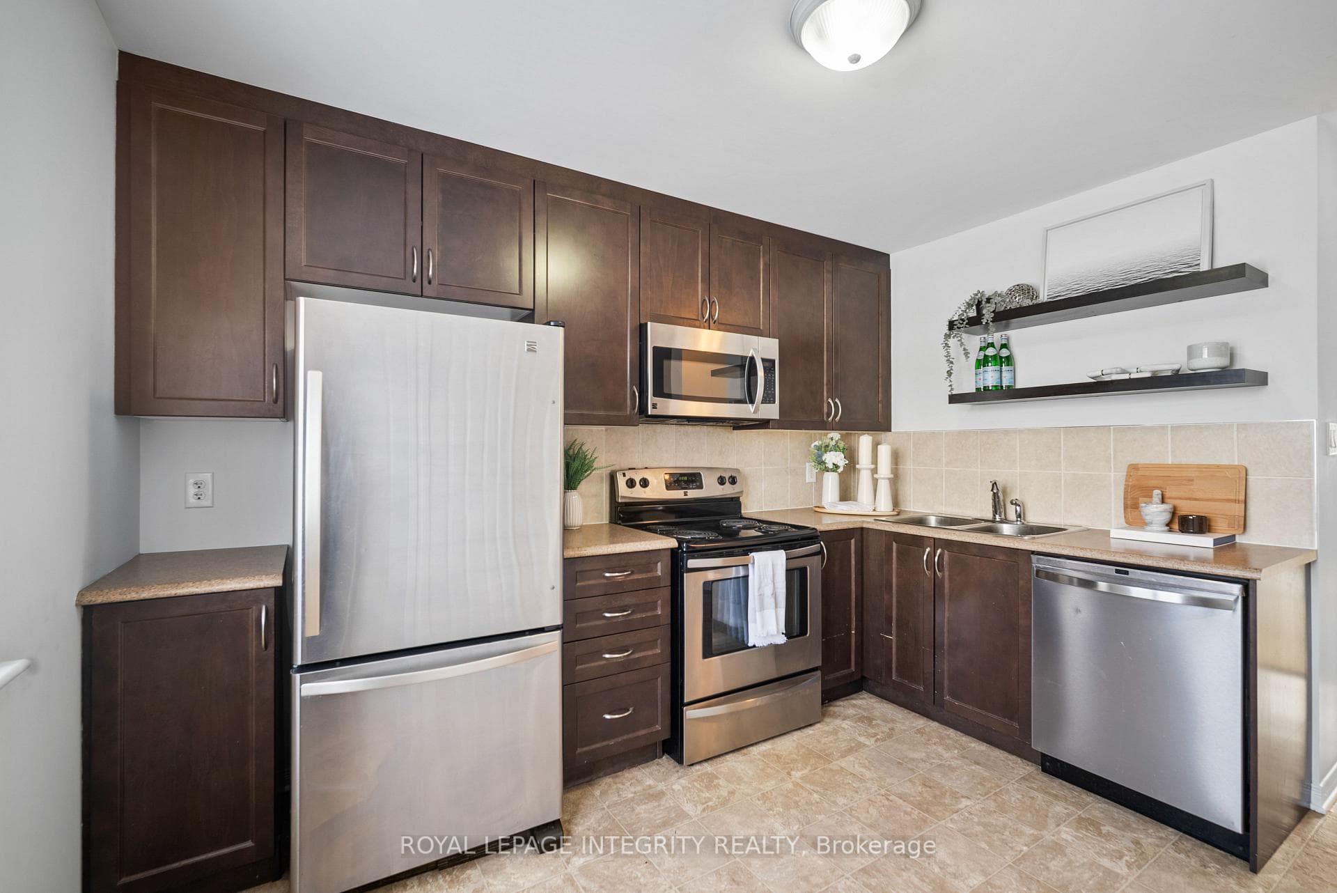 256 Espin Heights photo 9