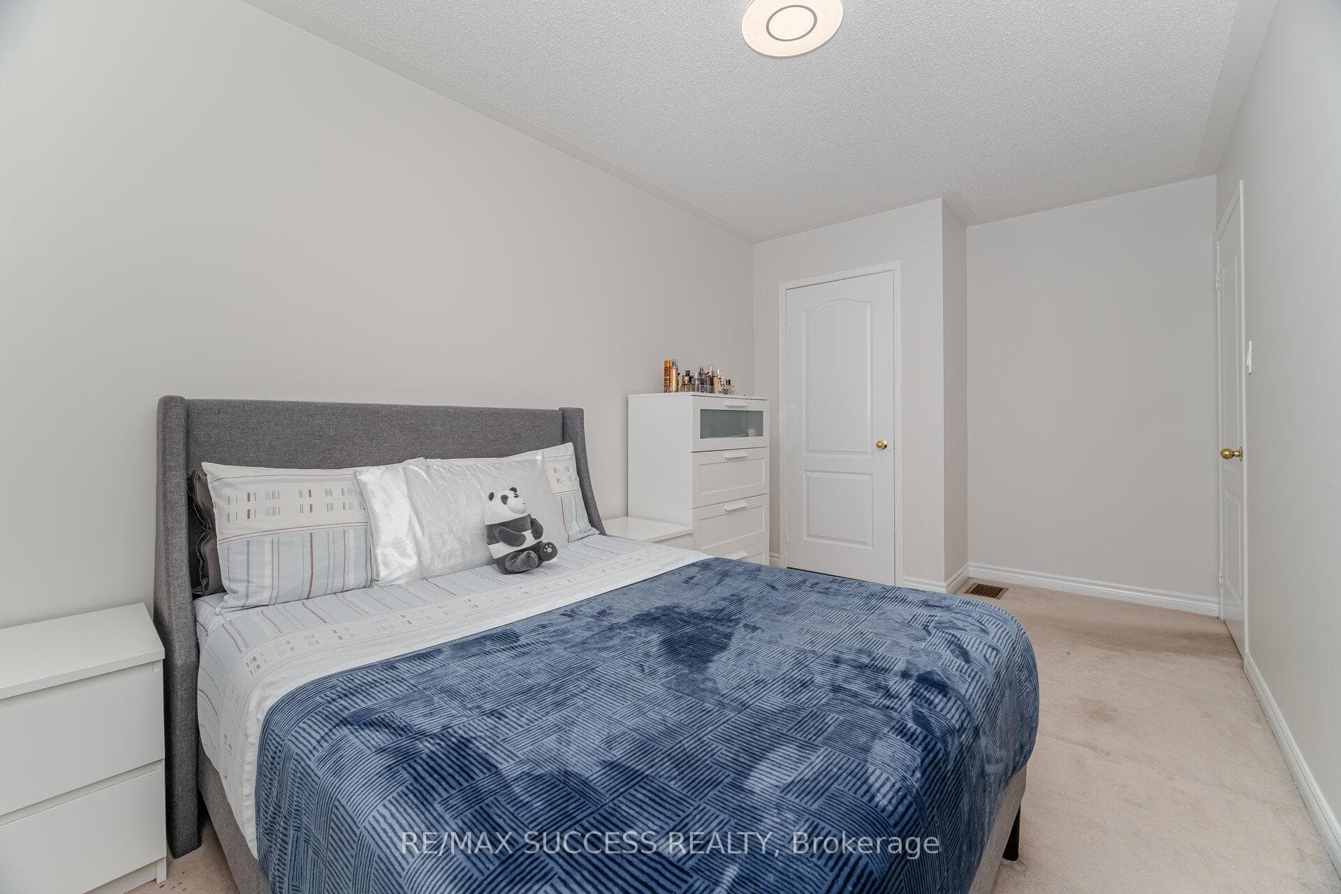 3570 Southwick Street photo 28