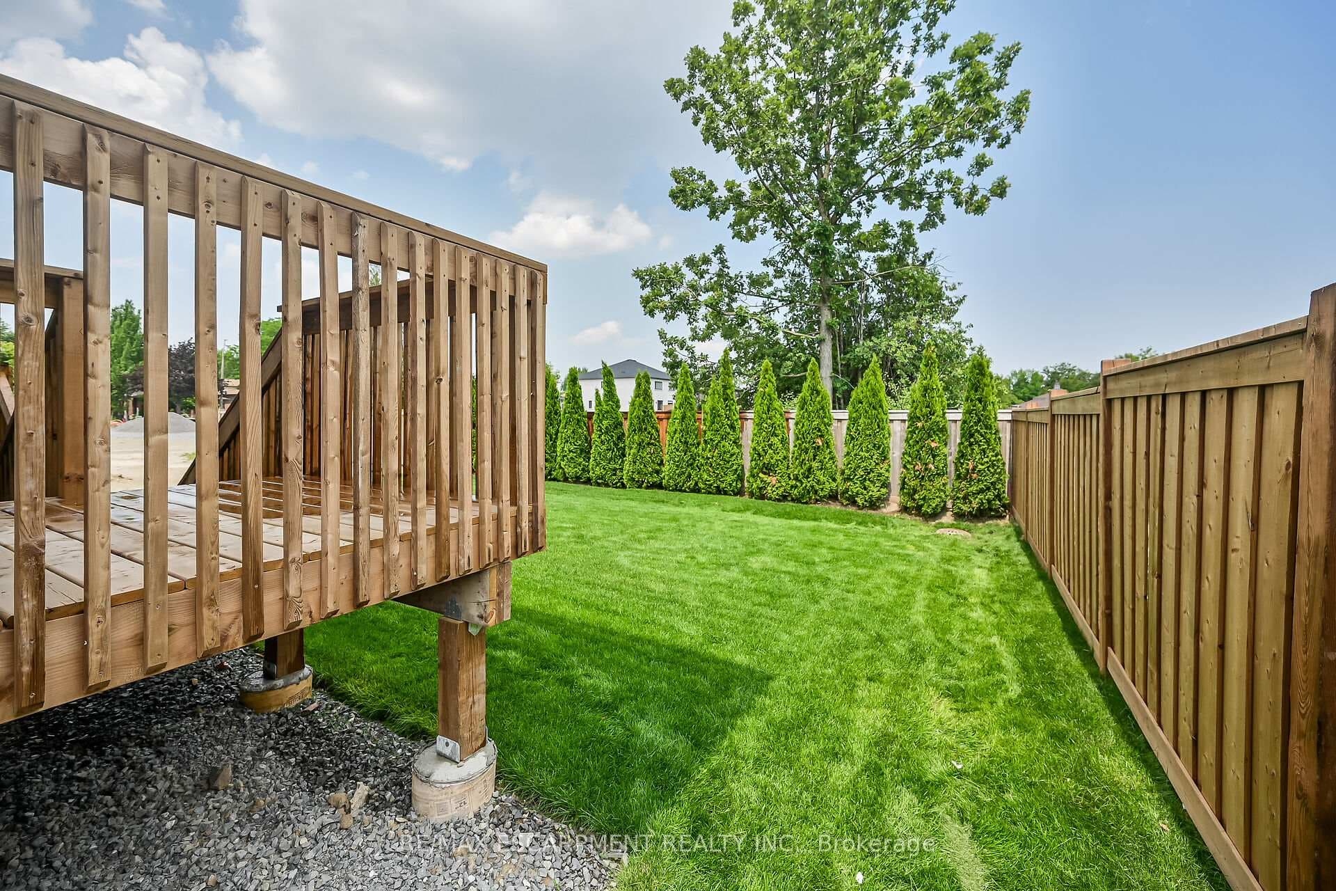 385 LIMERIDGE Road photo 39