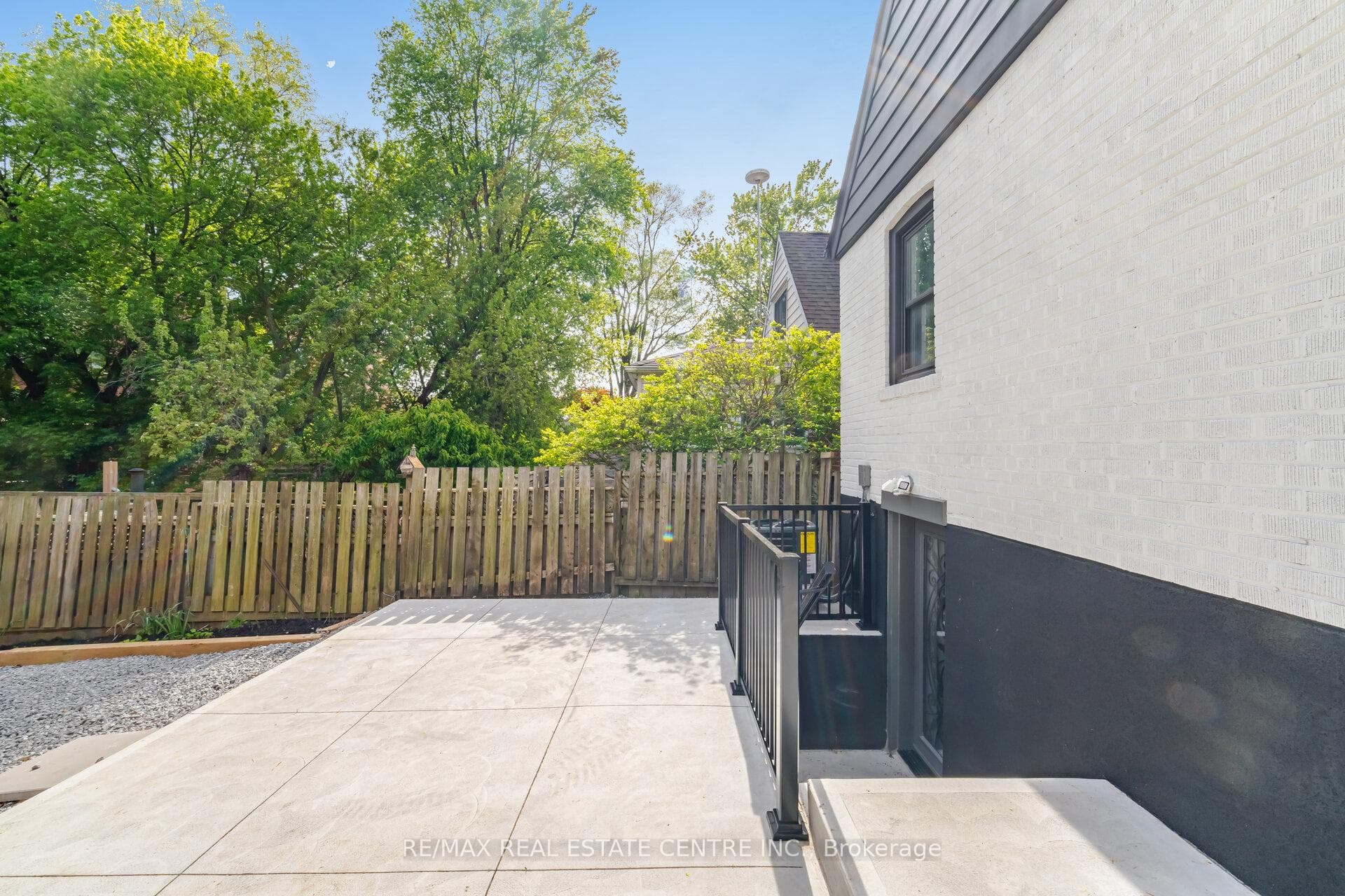 109 Glencrest Boulevard photo 42