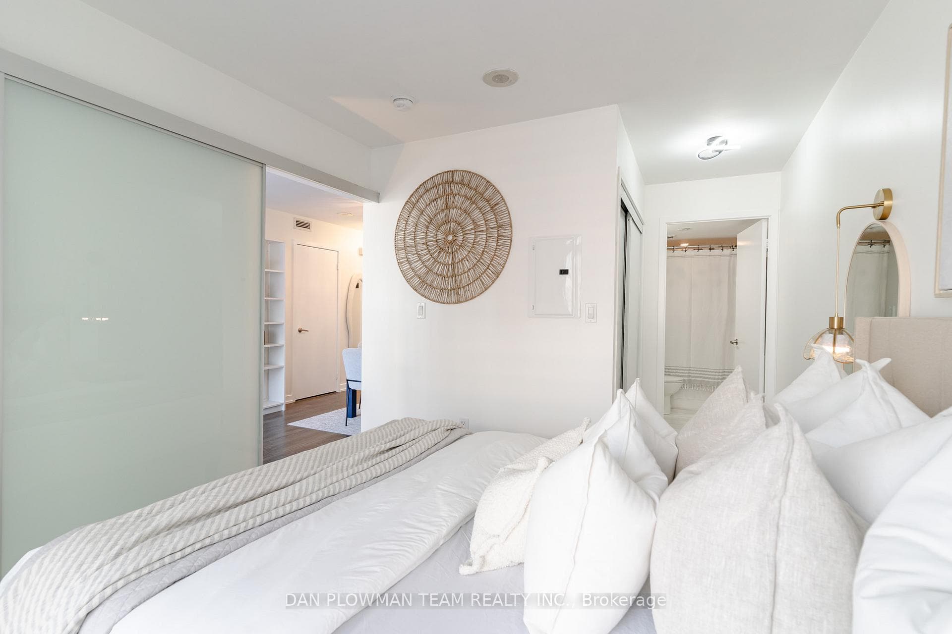 8 Telegram Mews Unit 1006 photo 13