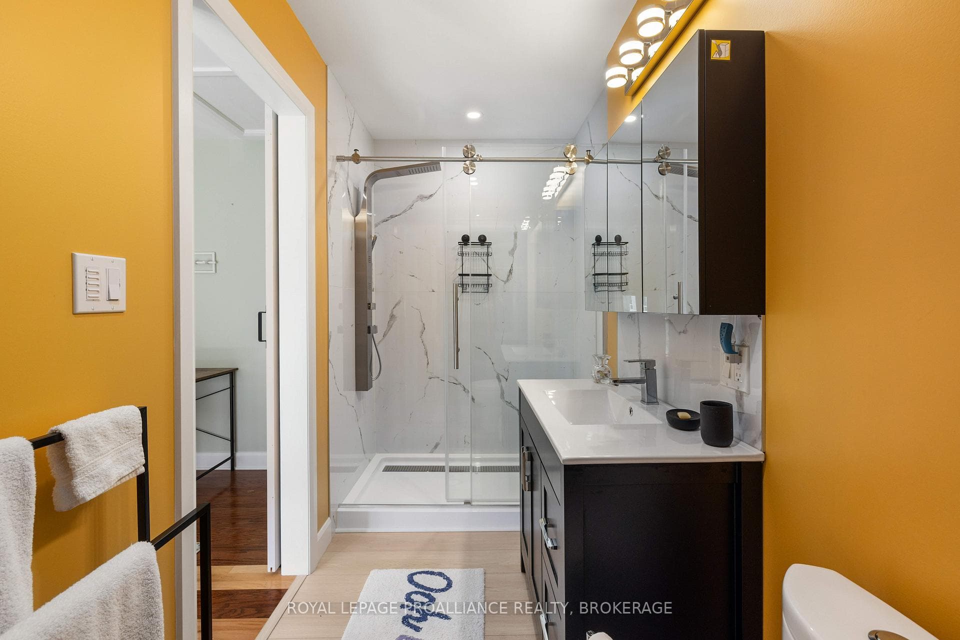 107 Rideau Street photo 34