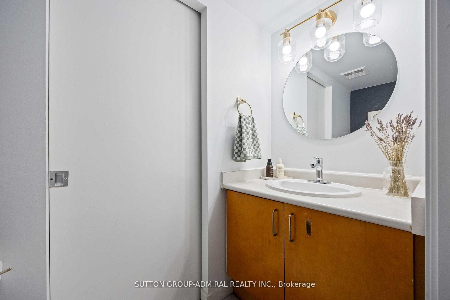 550 Queens Quay Unit 726 photo 7
