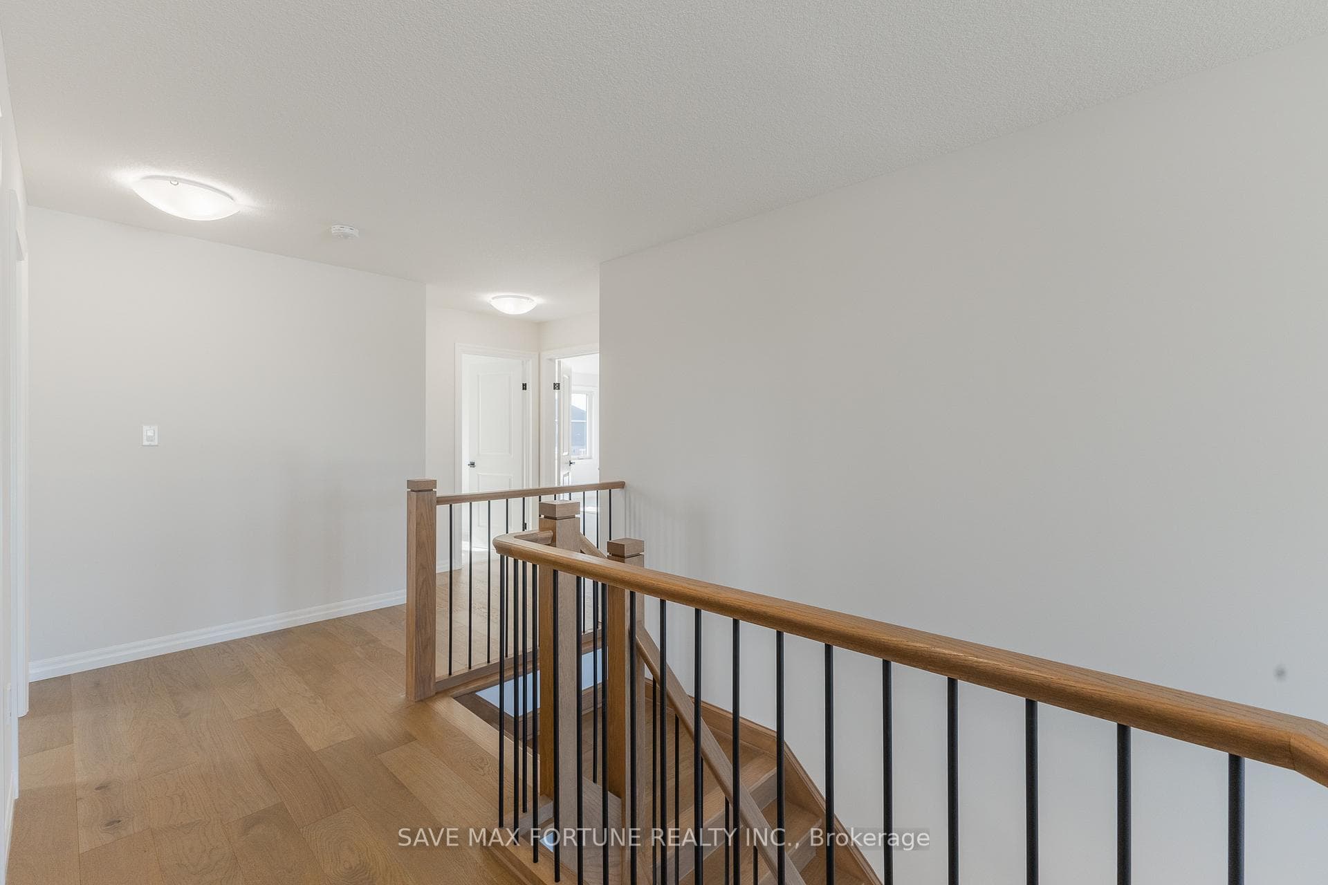 2 Spruce Crescent photo 30