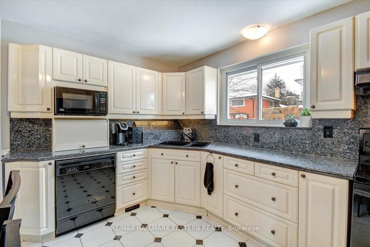 1000 Applegrove Avenue photo 8