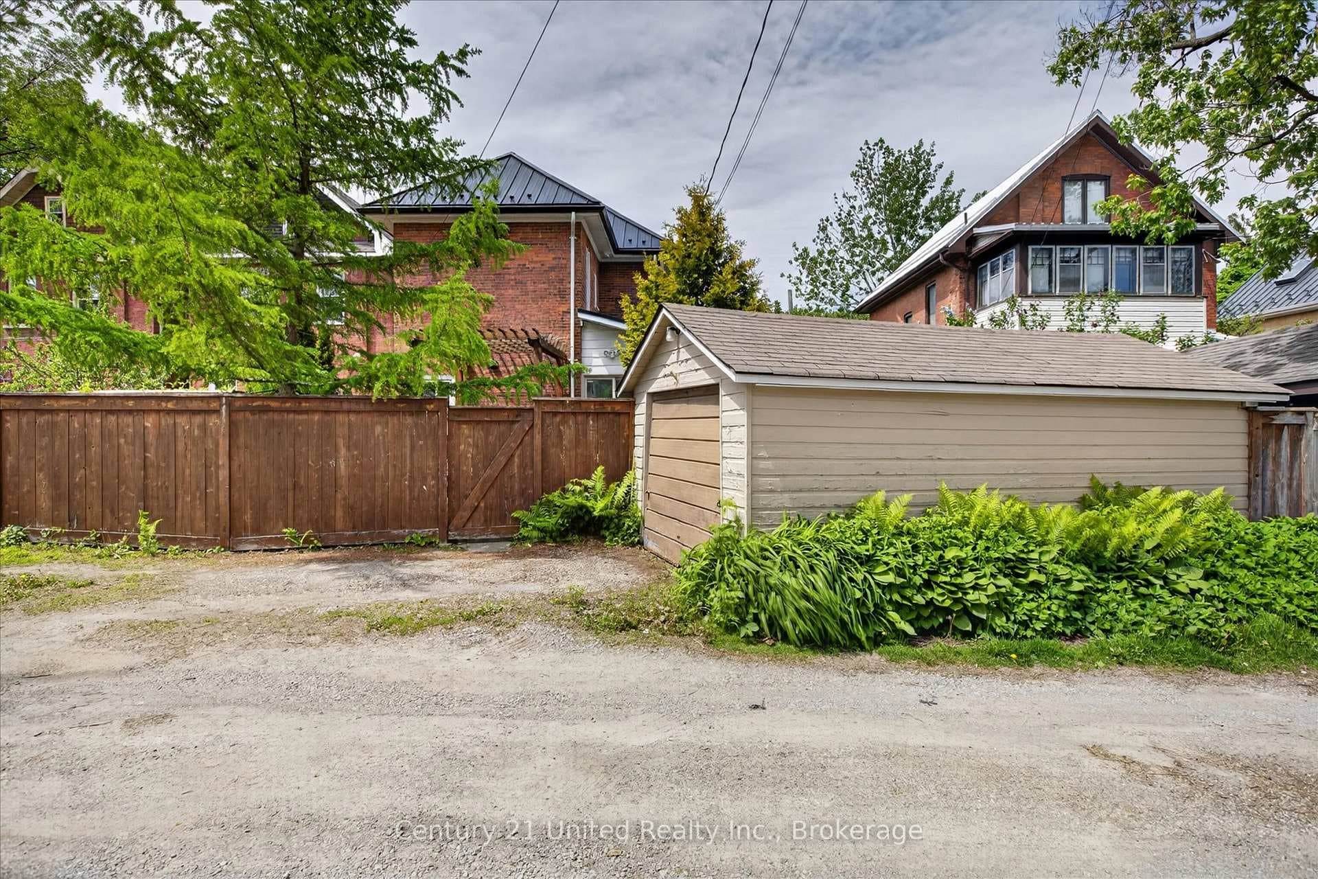 587 Gilmour Street photo 41