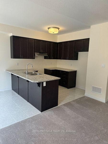 12 Dennis Avenue photo 4