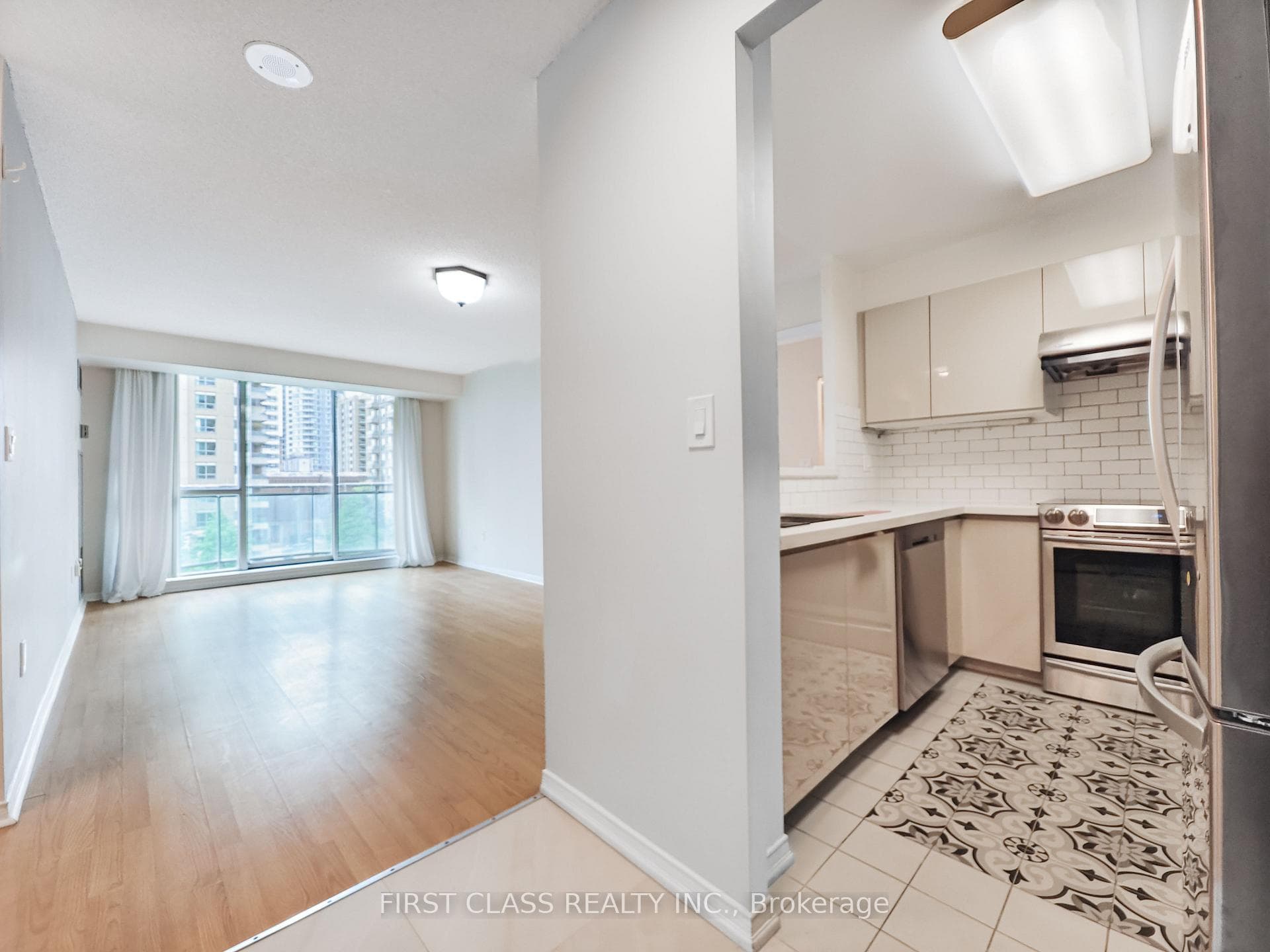 8 Pemberton Avenue Unit 606 photo 7