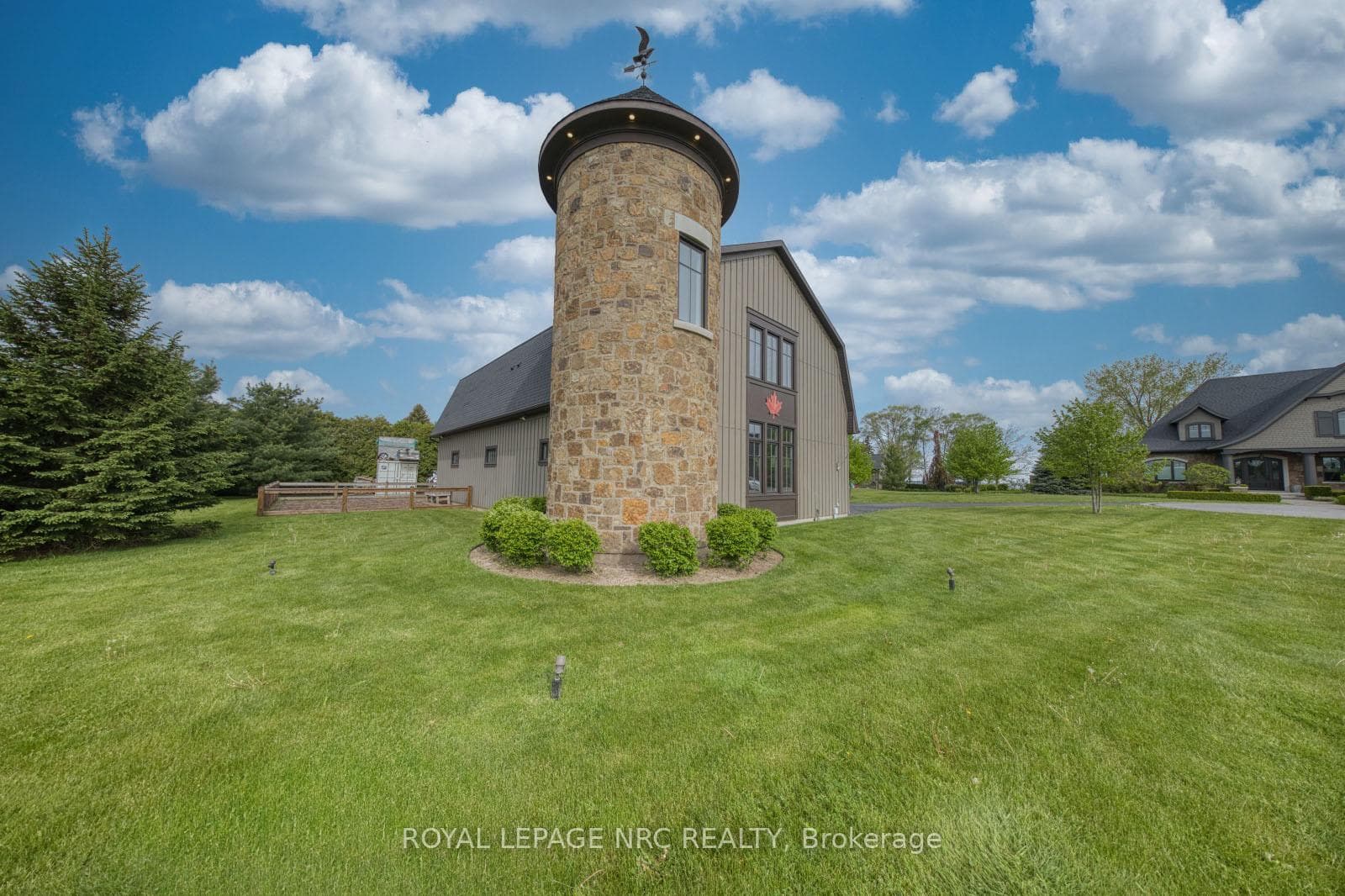 1234 Lakeshore Road photo 11