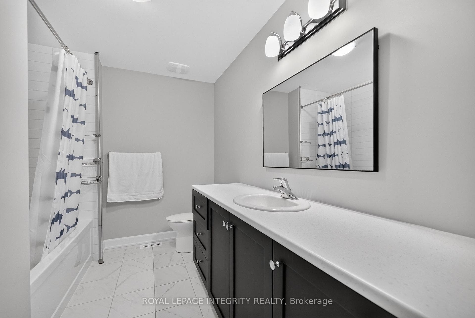 501 Cannes Crescent photo 33