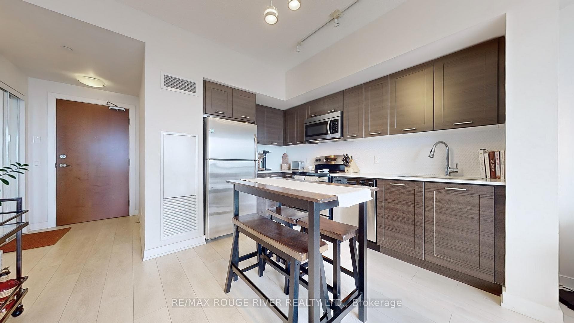 2220 Lakeshore Boulevard Unit 3201 photo 8