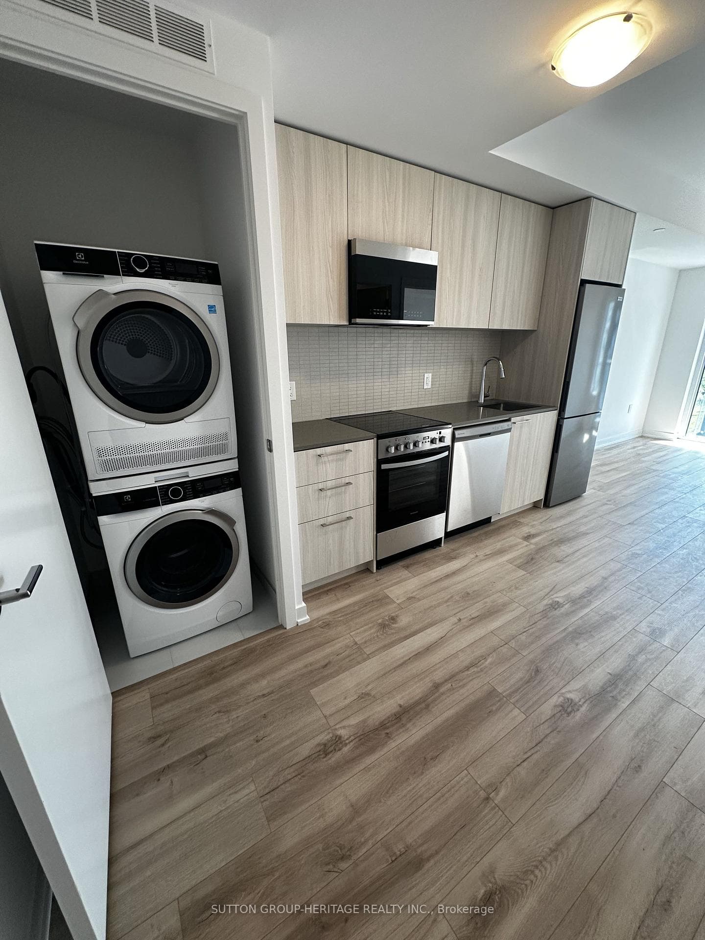 7439 Kingston Road Unit 512 photo 8