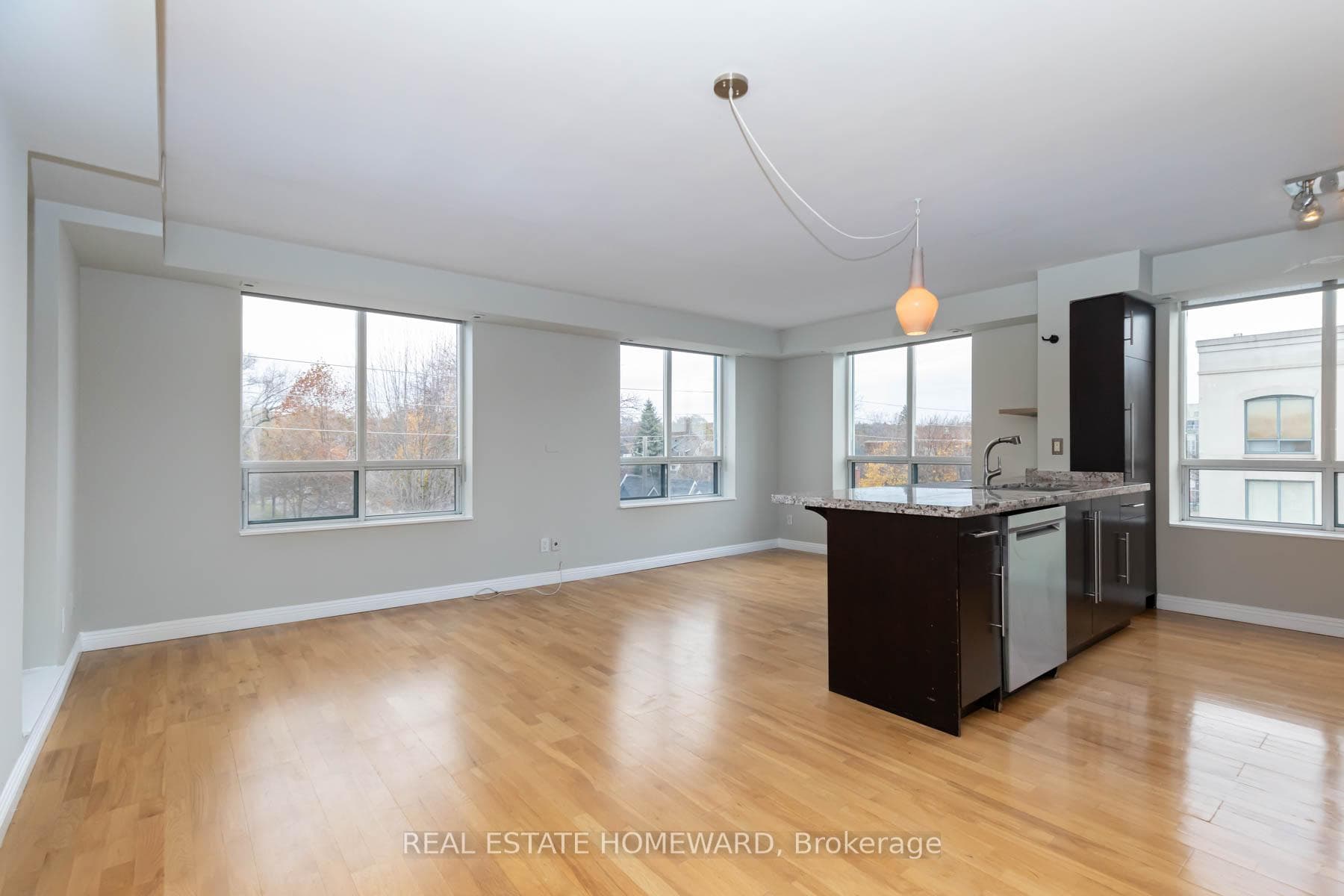1765 Queen Street Unit 413 photo 3