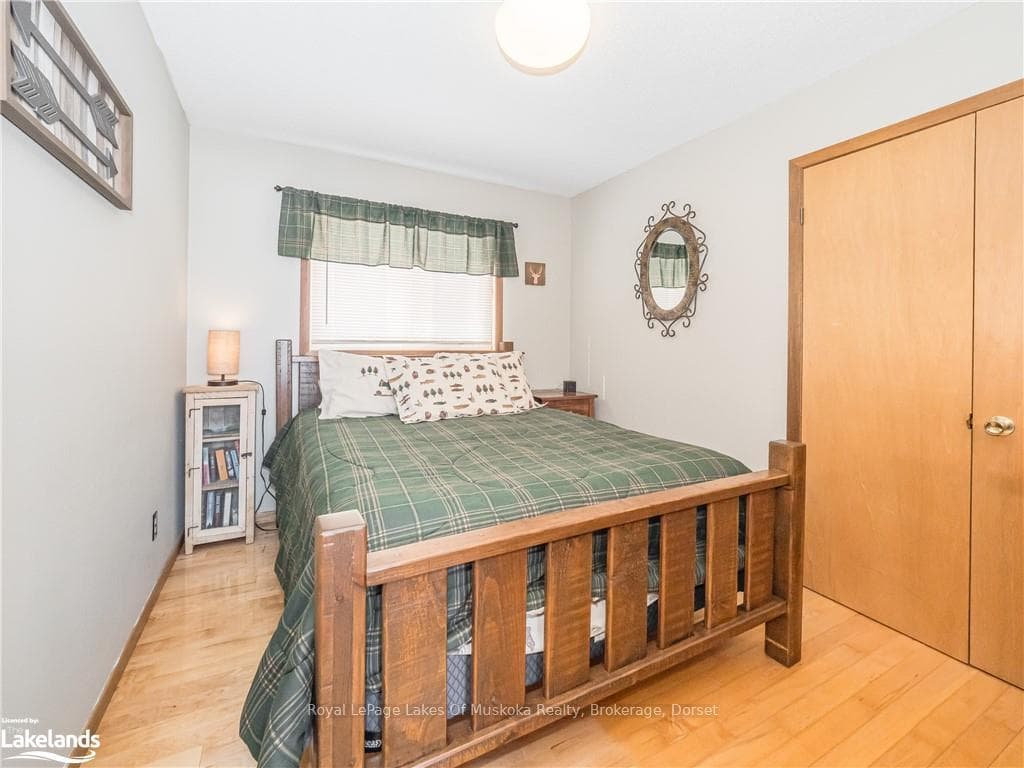 1094 CRUMBY LAKE Drive photo 15