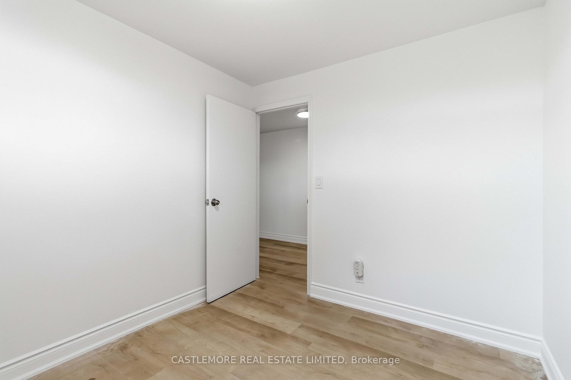 9 allenby Avenue photo 27