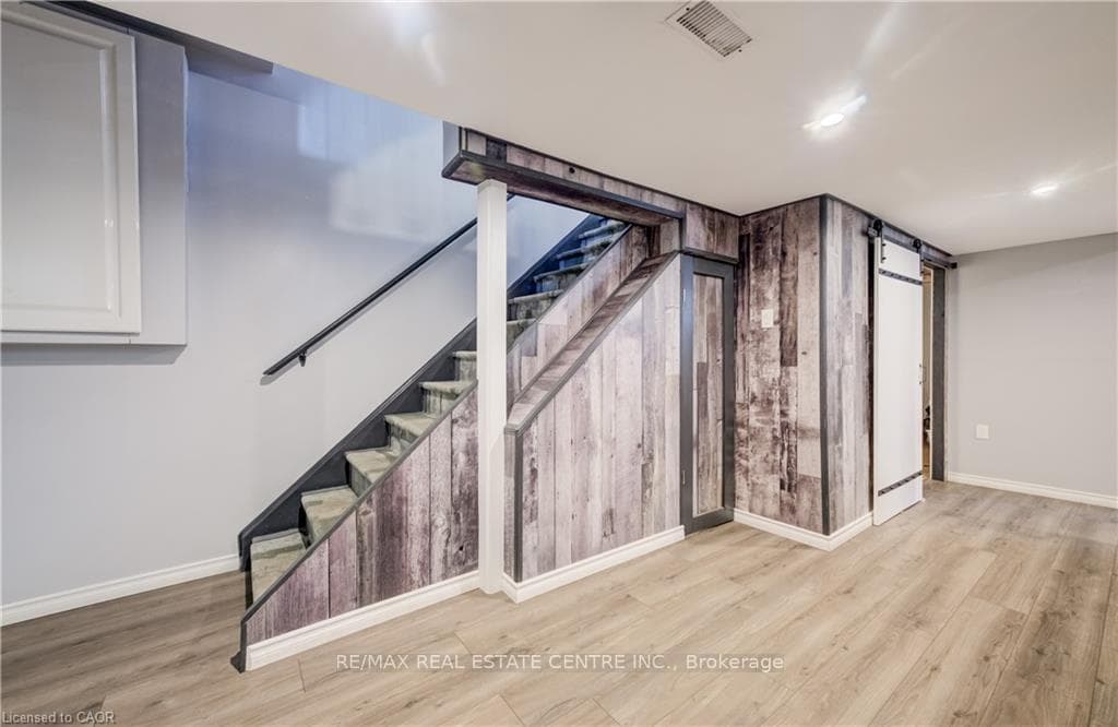 35 Glendan Court photo 40