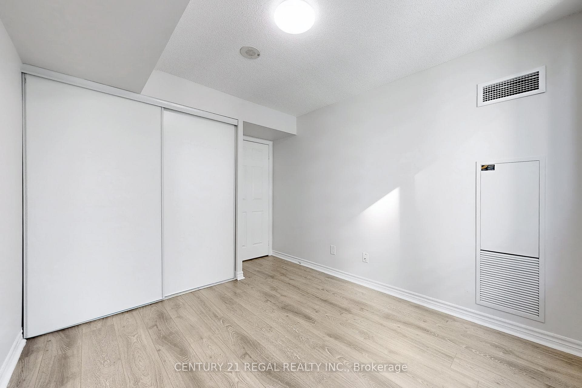 19 Grand Trunk Crescent Unit 2706 photo 18