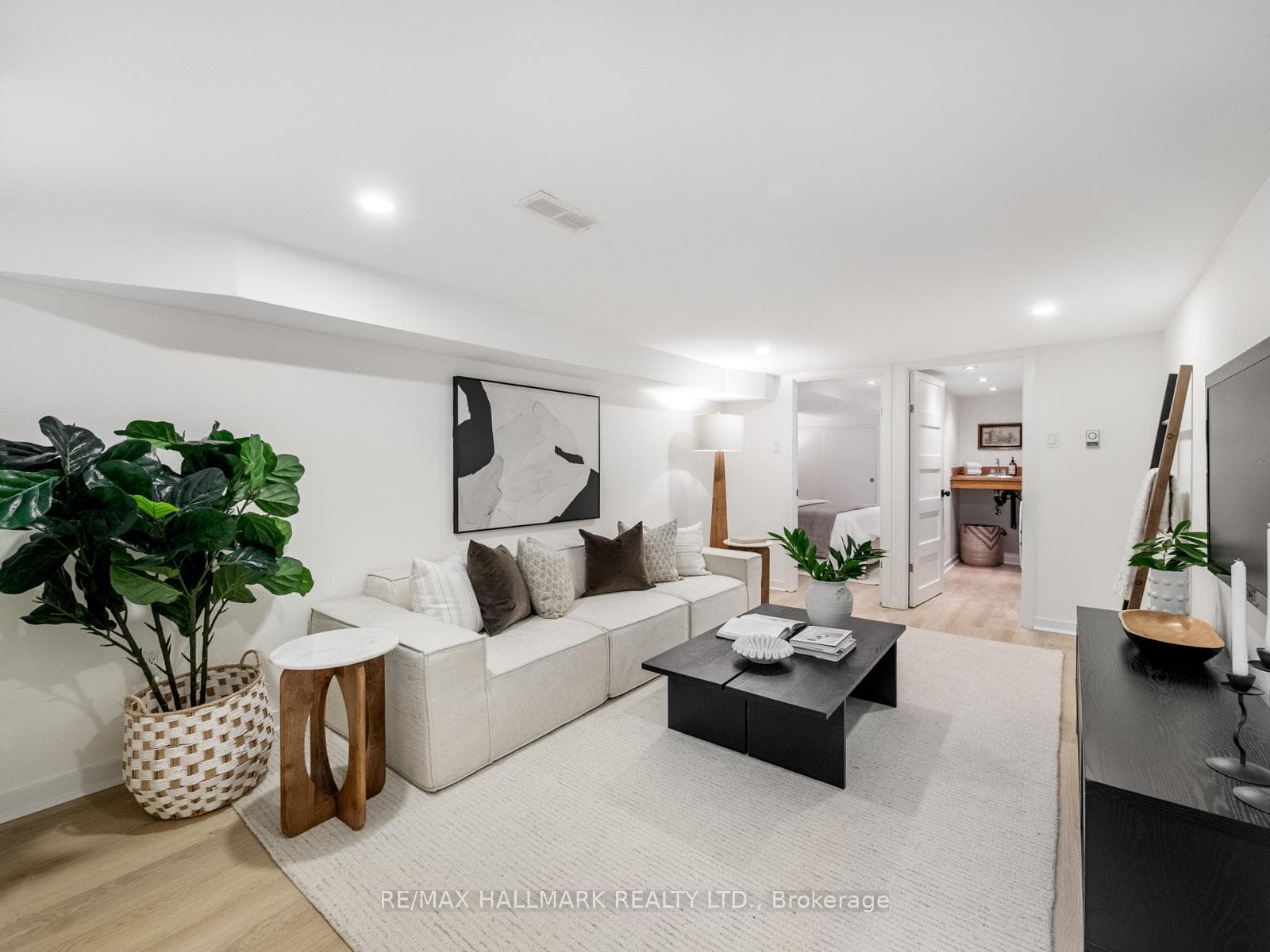 529 Logan Avenue photo 32