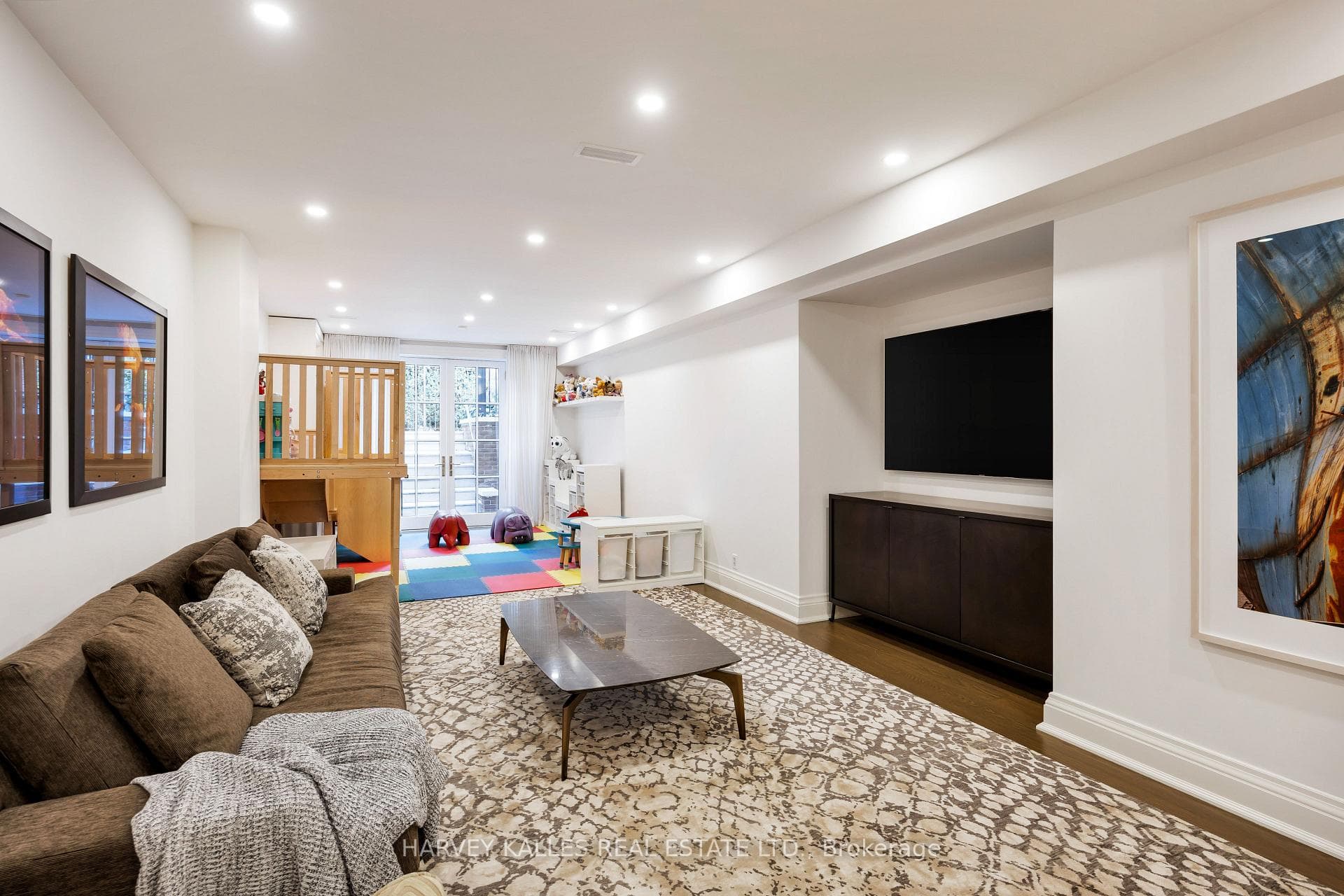 297 Russell Hill Road photo 35