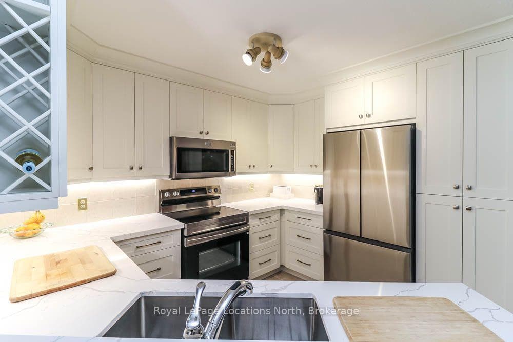 Gorgeous Brand New (2026) Kitchen with Quartz C/T