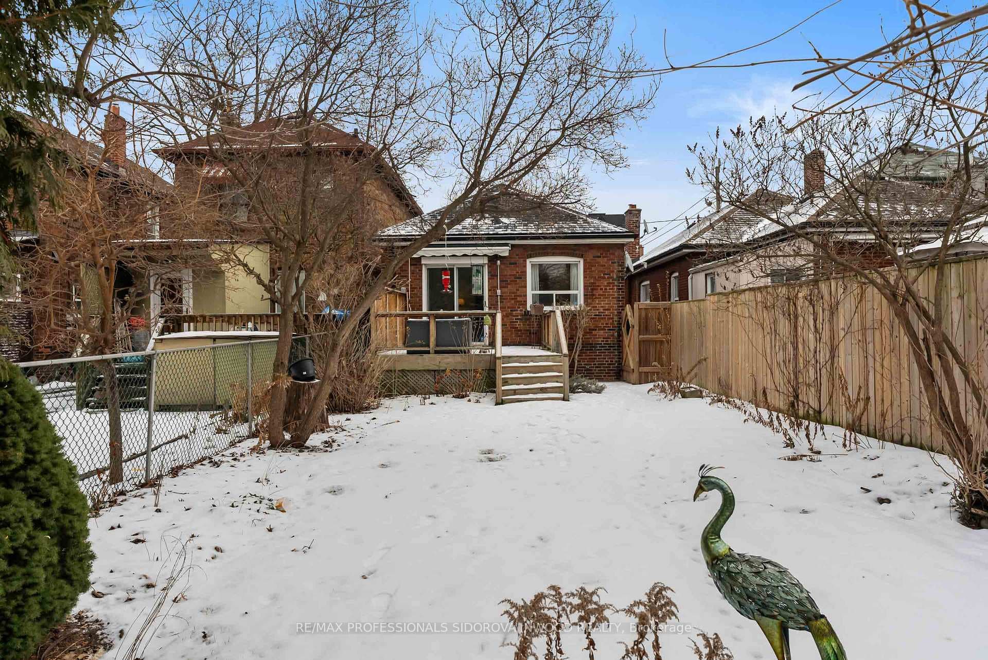 582 Willard Avenue photo 30