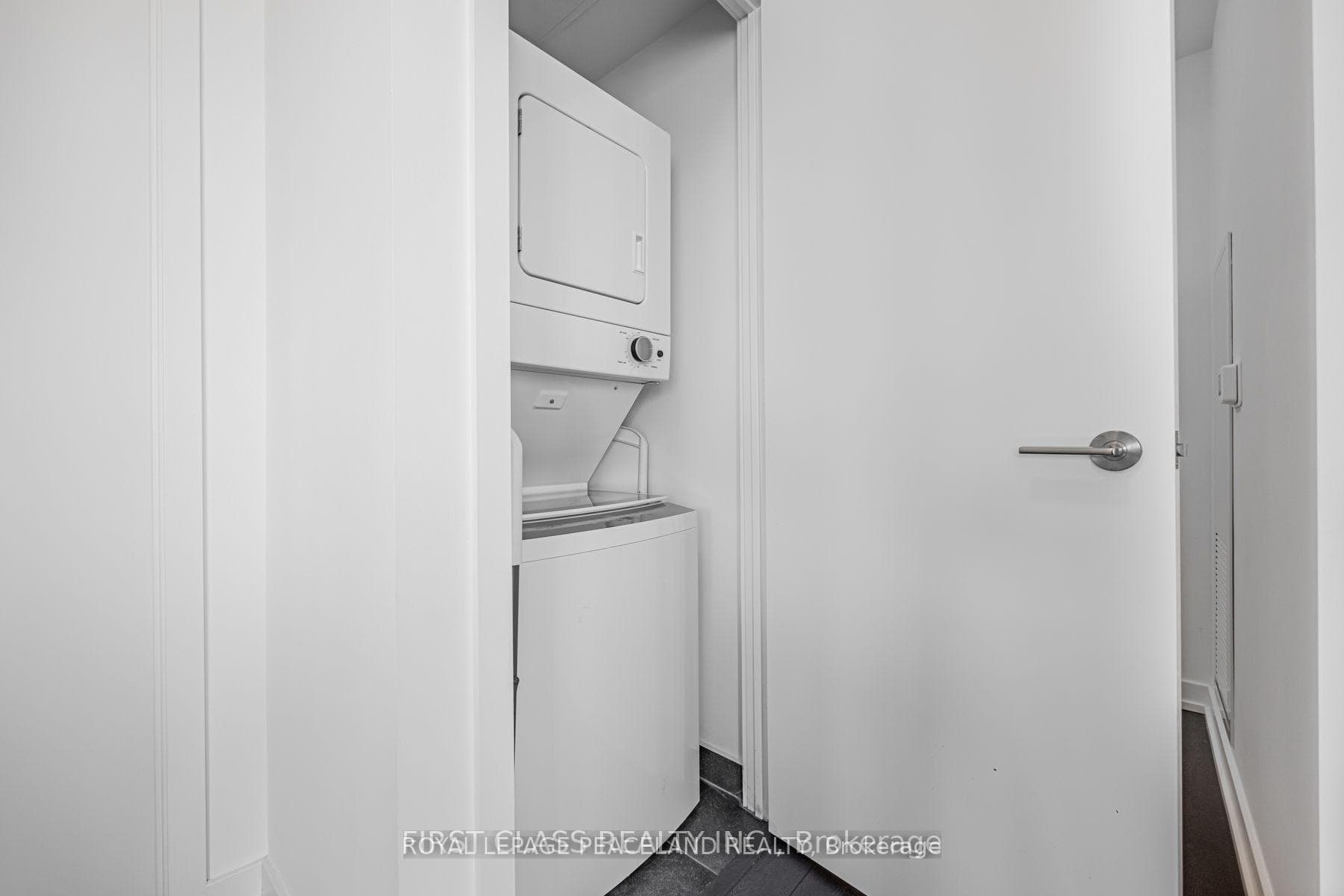 203 College Street Unit 1608 photo 15