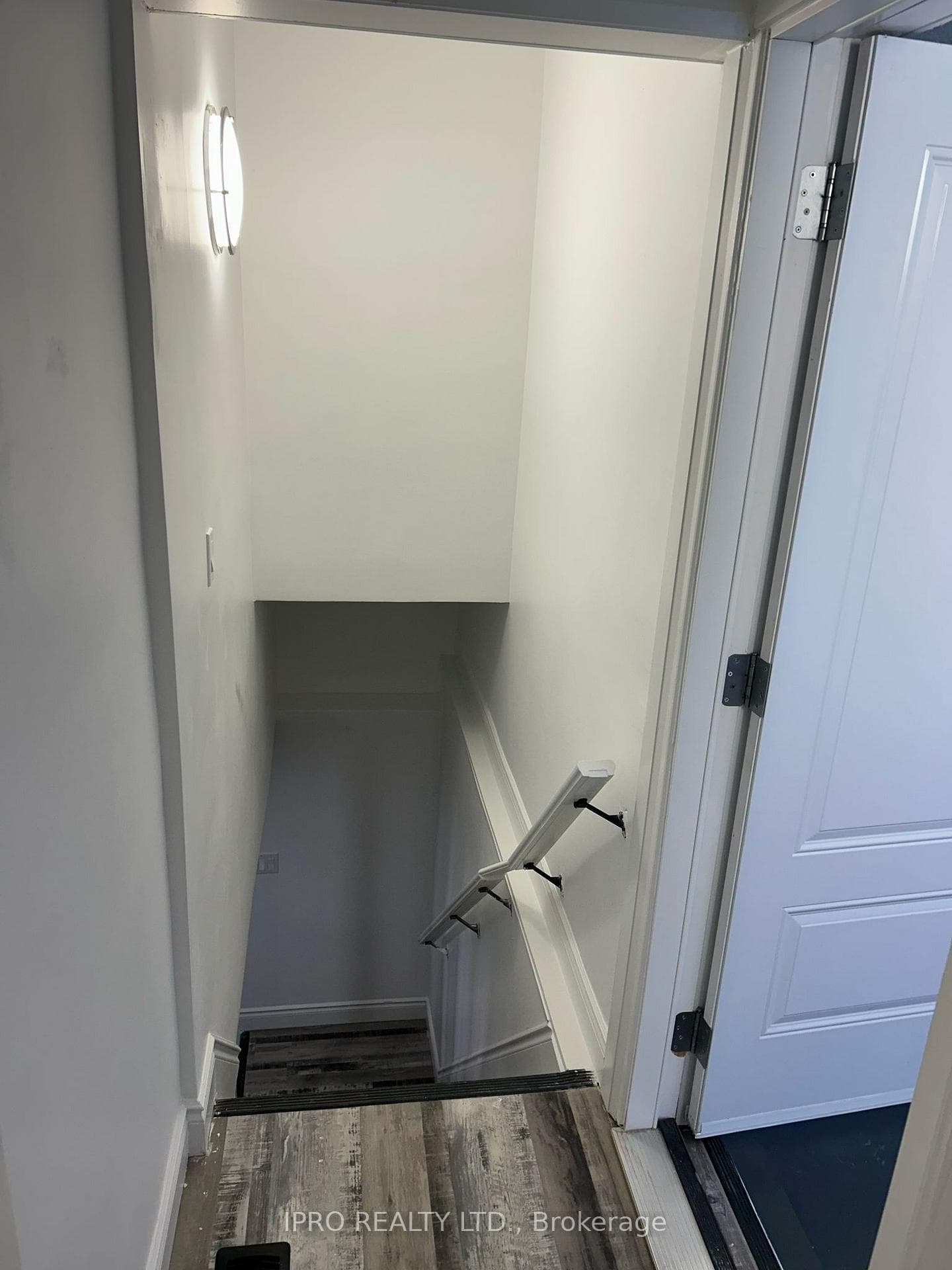 133 Corman Avenue photo 23