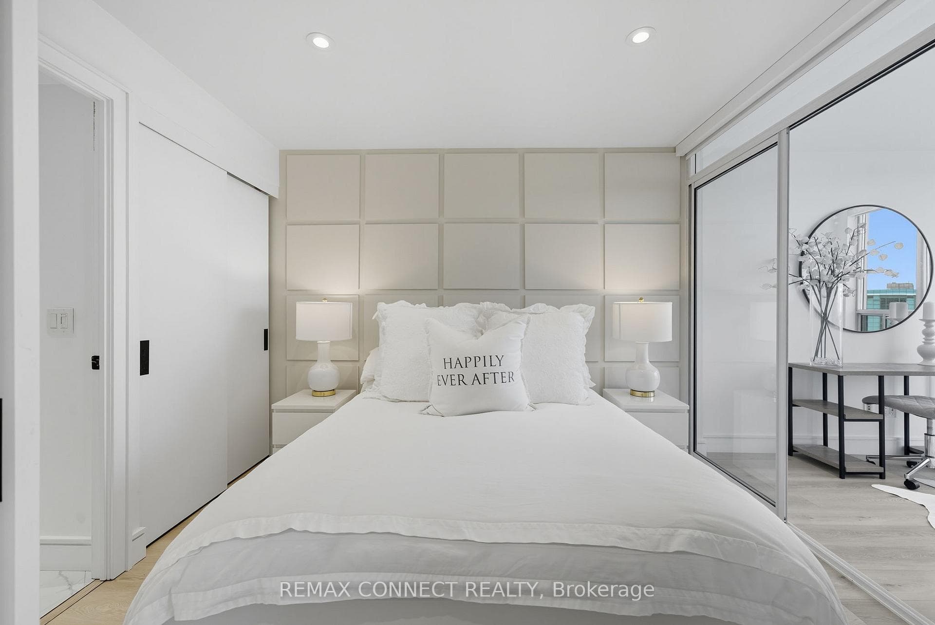 208 Queens Quay Unit 1504 photo 10