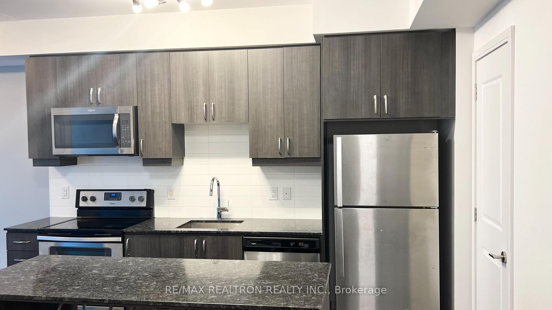 9199 yonge Street Unit 1004 photo 2